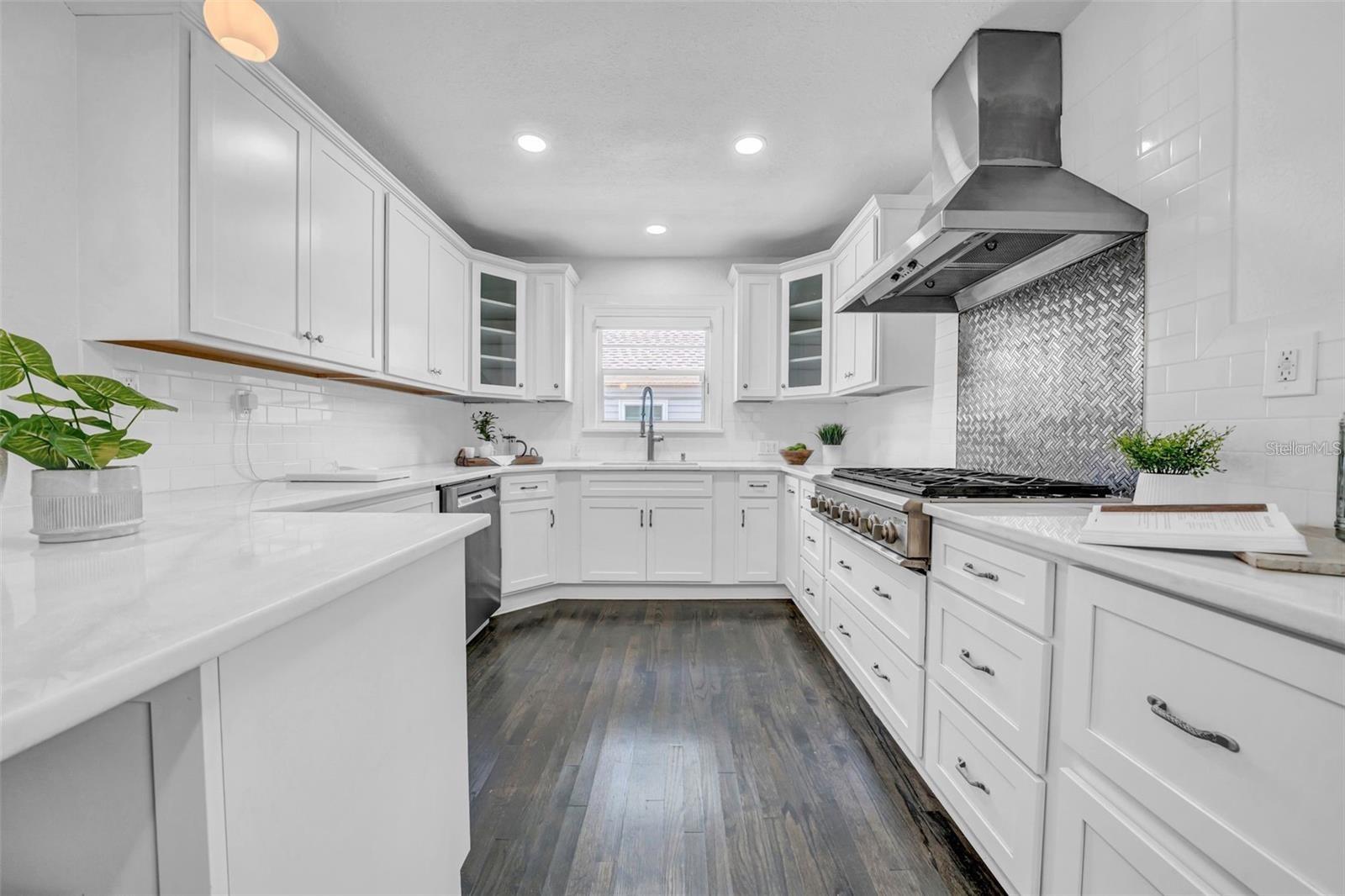 Listing photo id 7 for 136 30th Avenue N