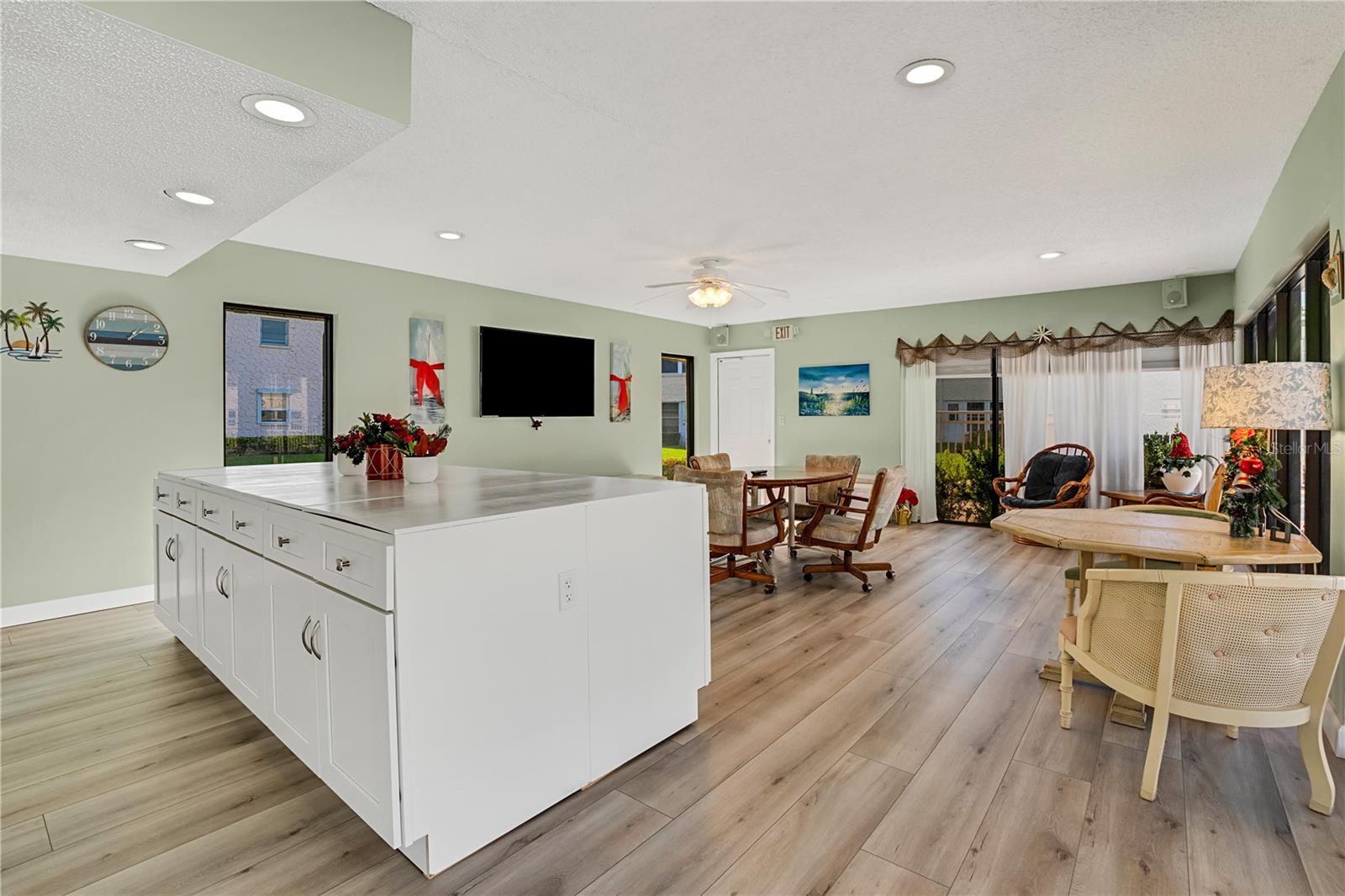 Image 24 of 33 For 117 Fernwood Circle 117