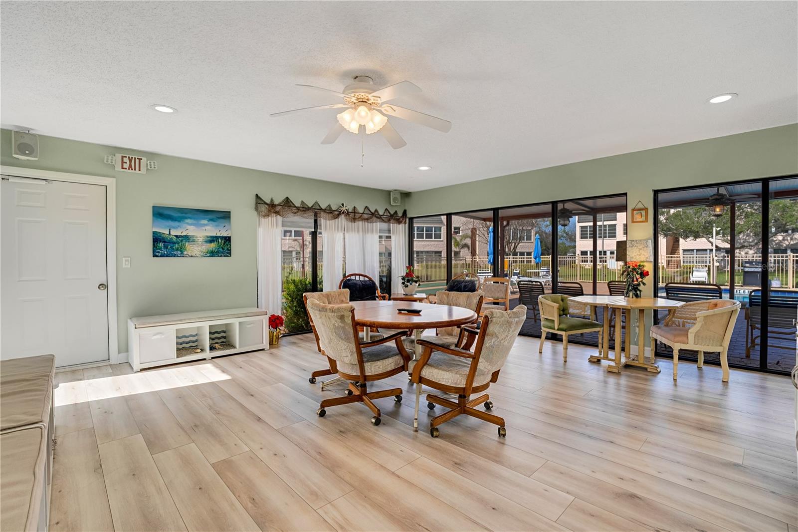Image 25 of 33 For 117 Fernwood Circle 117