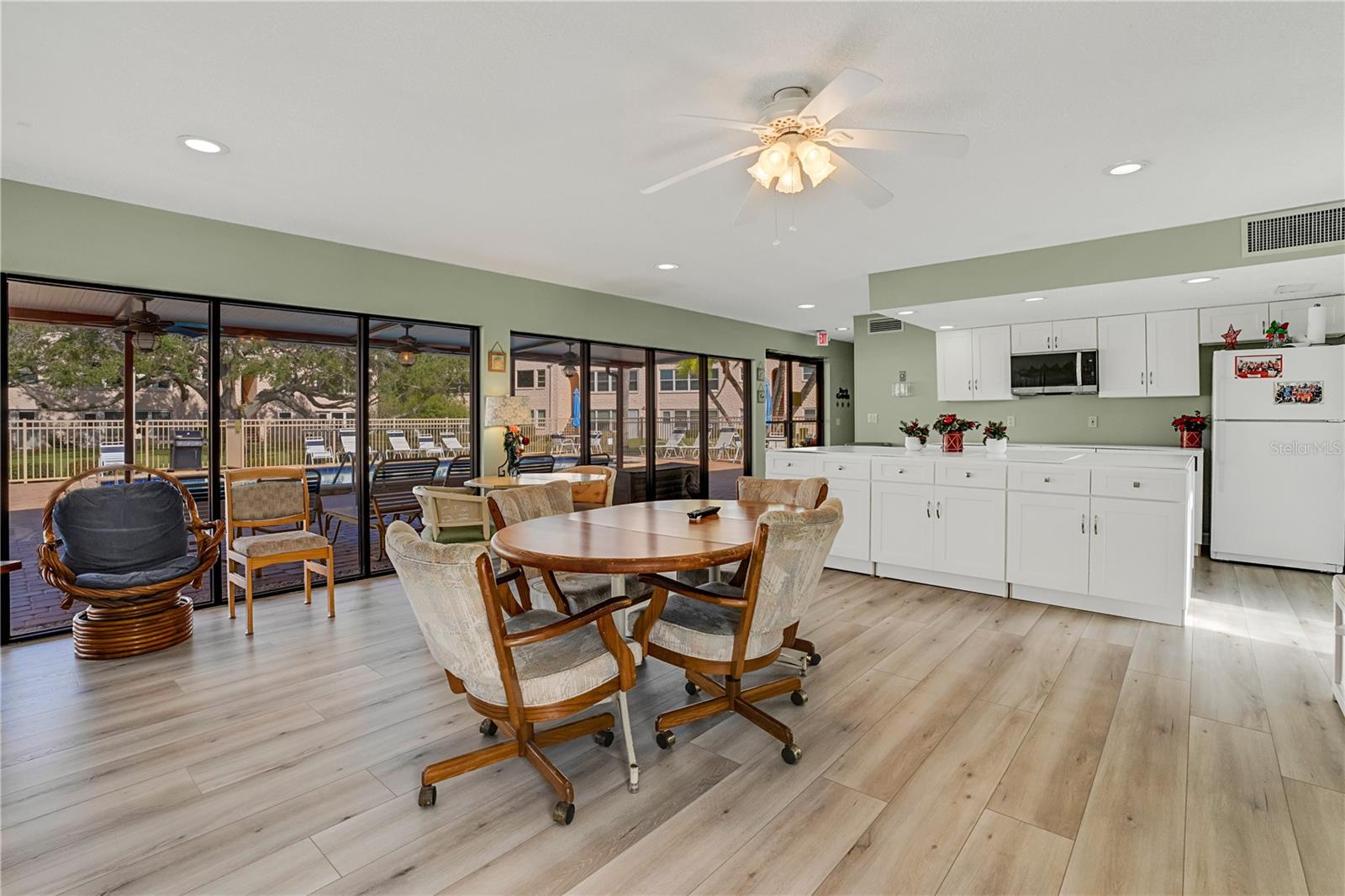 Image 26 of 33 For 117 Fernwood Circle 117