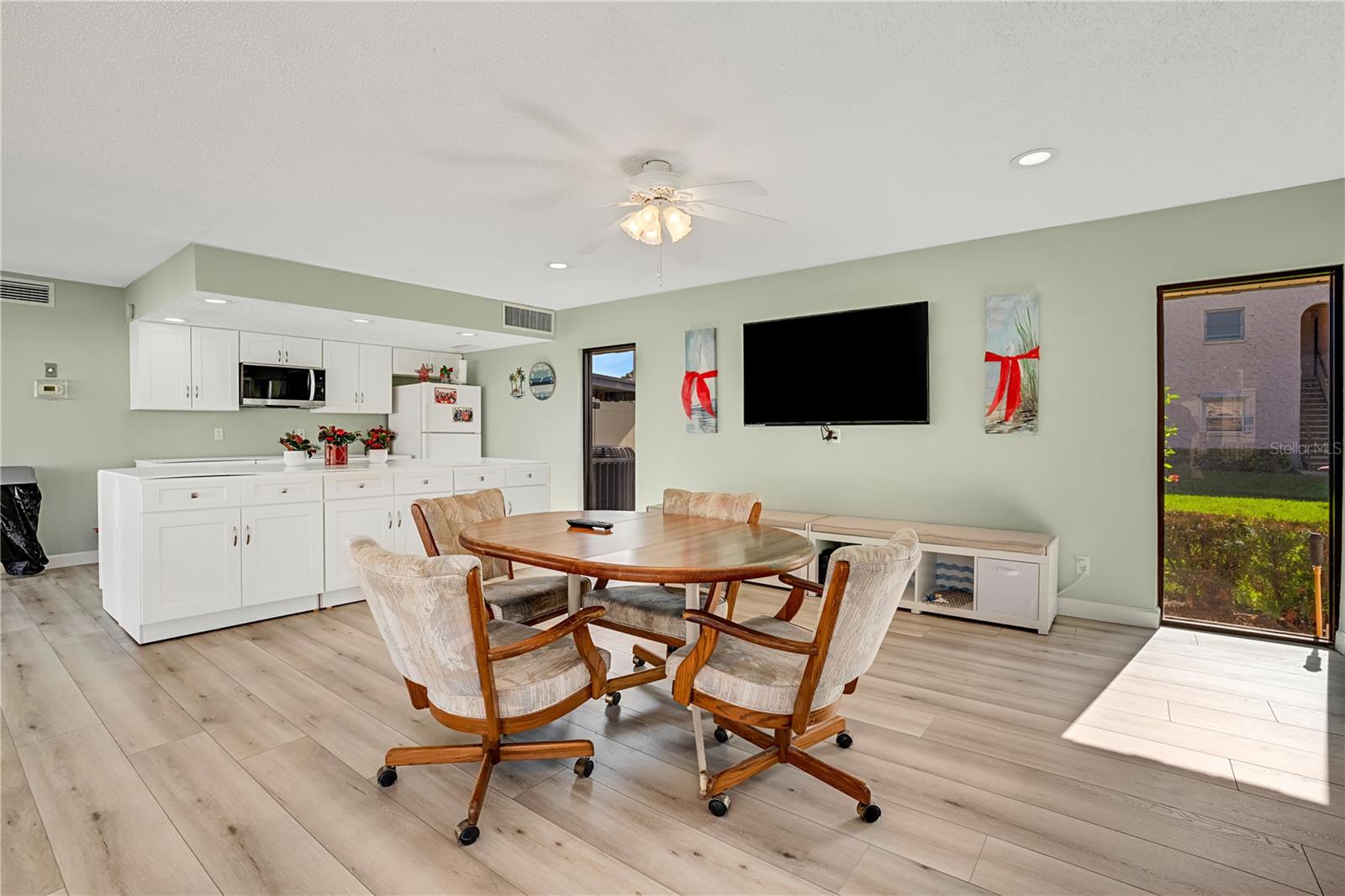 Image 27 of 33 For 117 Fernwood Circle 117