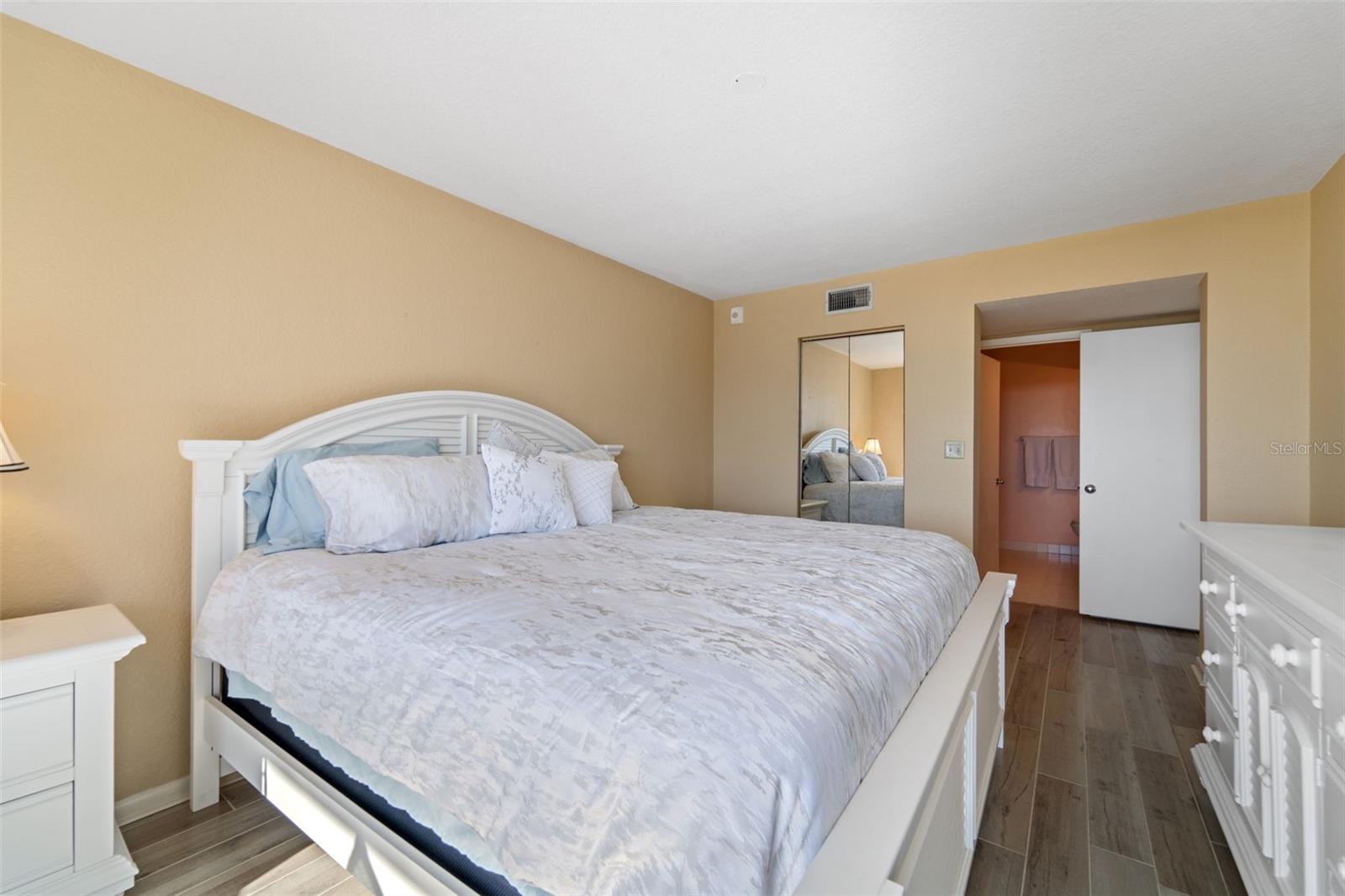 Image 18 of 28 For 6021 Bahia Del Mar Circle 534