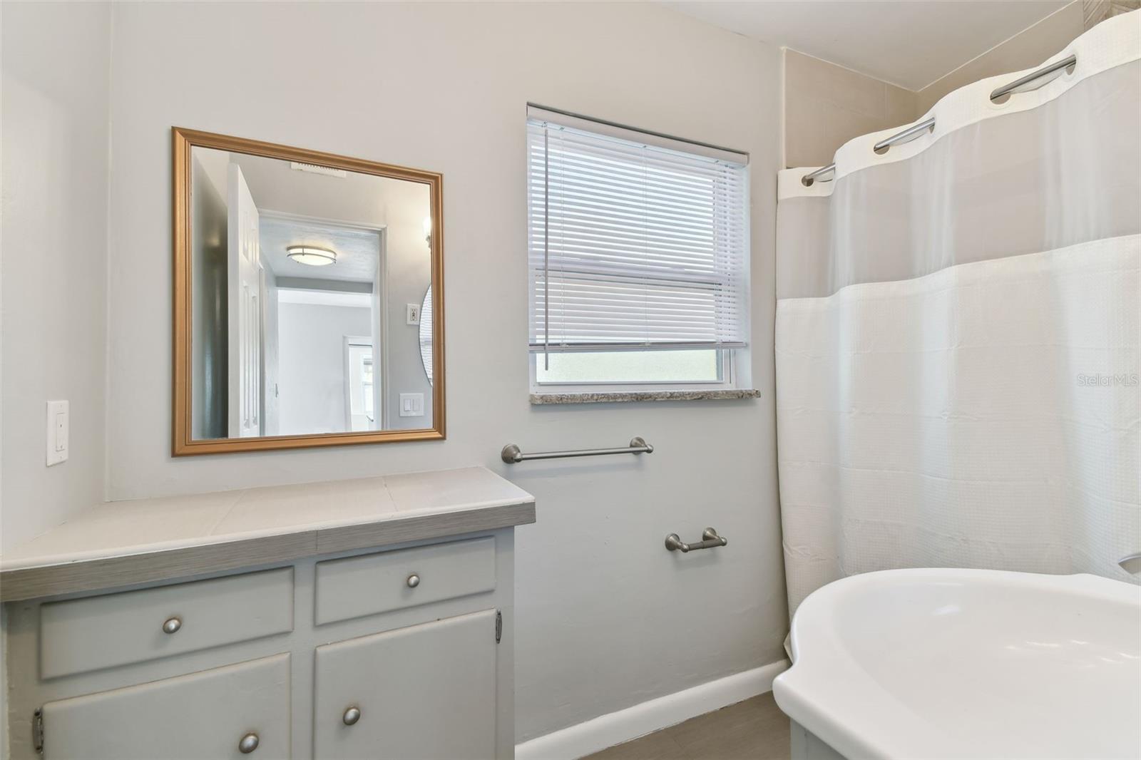 Image 13 of 21 For 1821 20th Avenue N