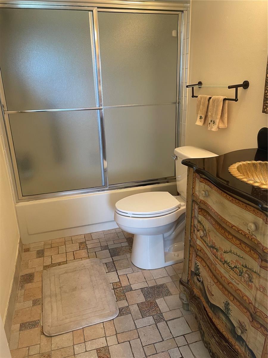 Image 7 of 26 For 6180 Sun Boulevard 115