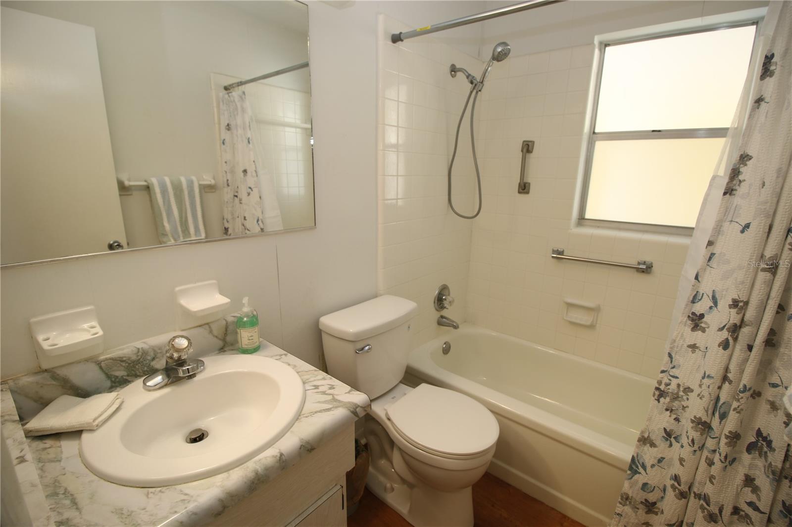 Image 21 of 46 For 1012 Warwick Court