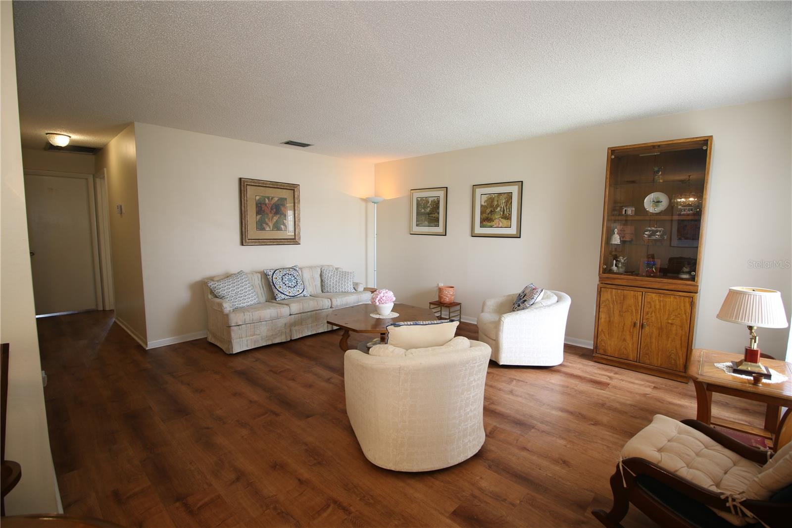 Image 3 of 46 For 1012 Warwick Court