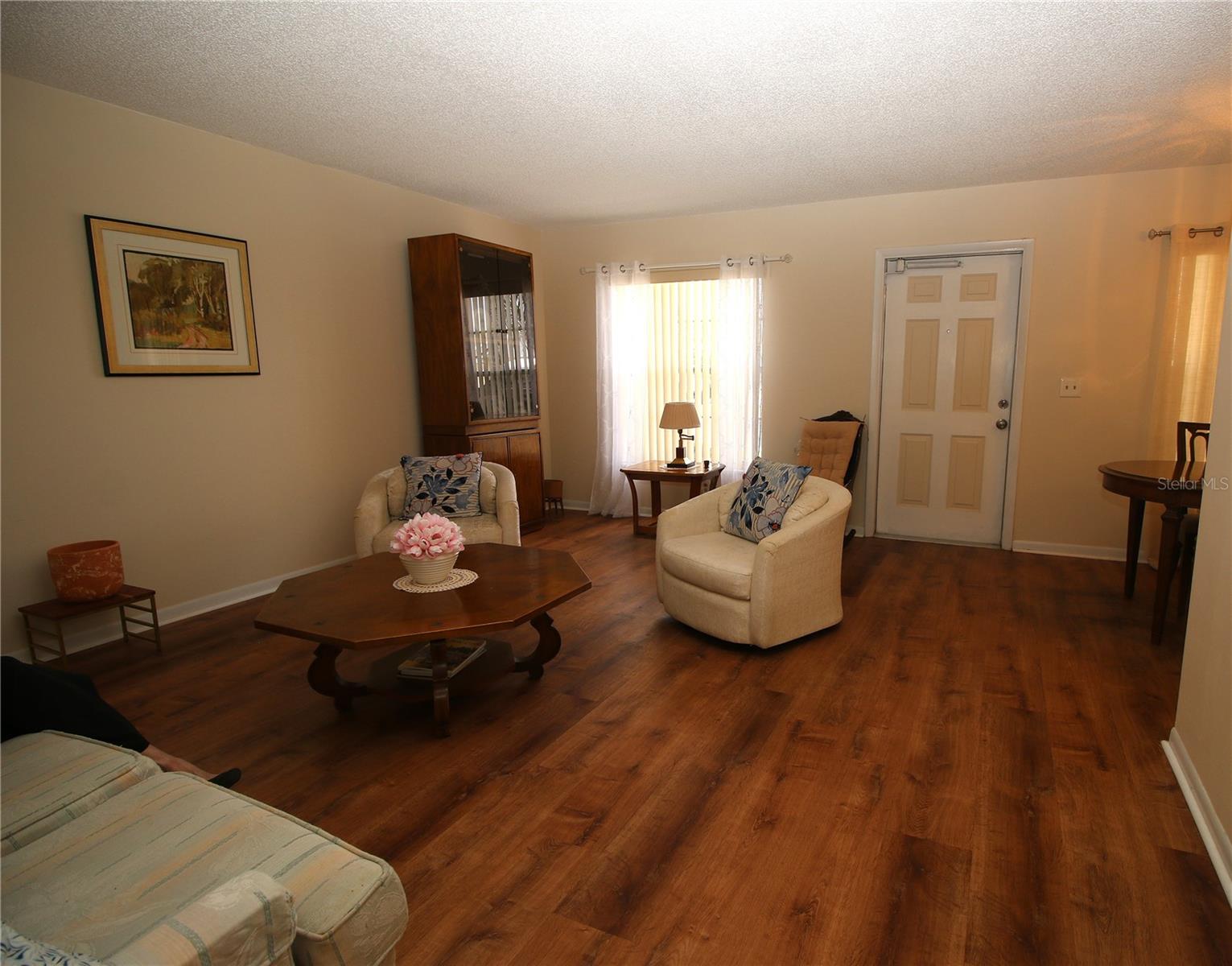 Image 6 of 46 For 1012 Warwick Court
