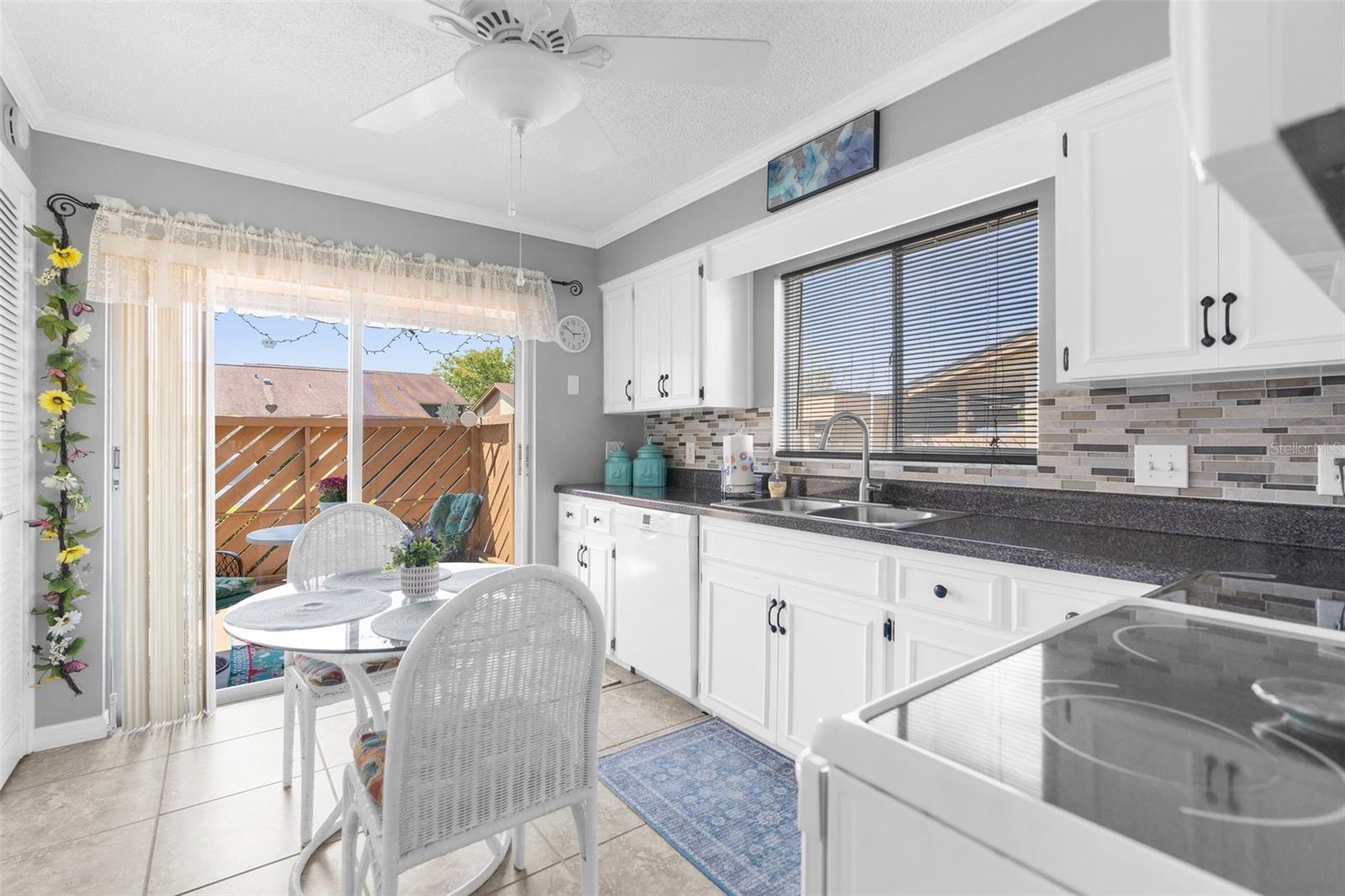 Image 5 of 27 For 4022 Lighthouse Way