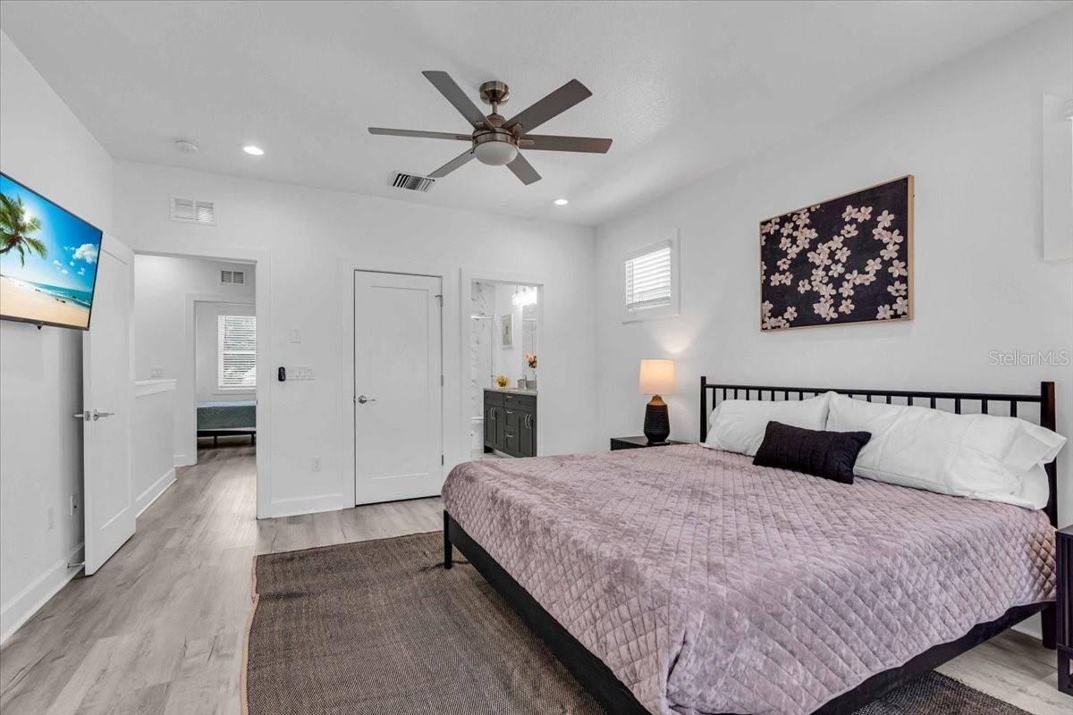 Image 25 of 31 For 2608 18th Street 1
