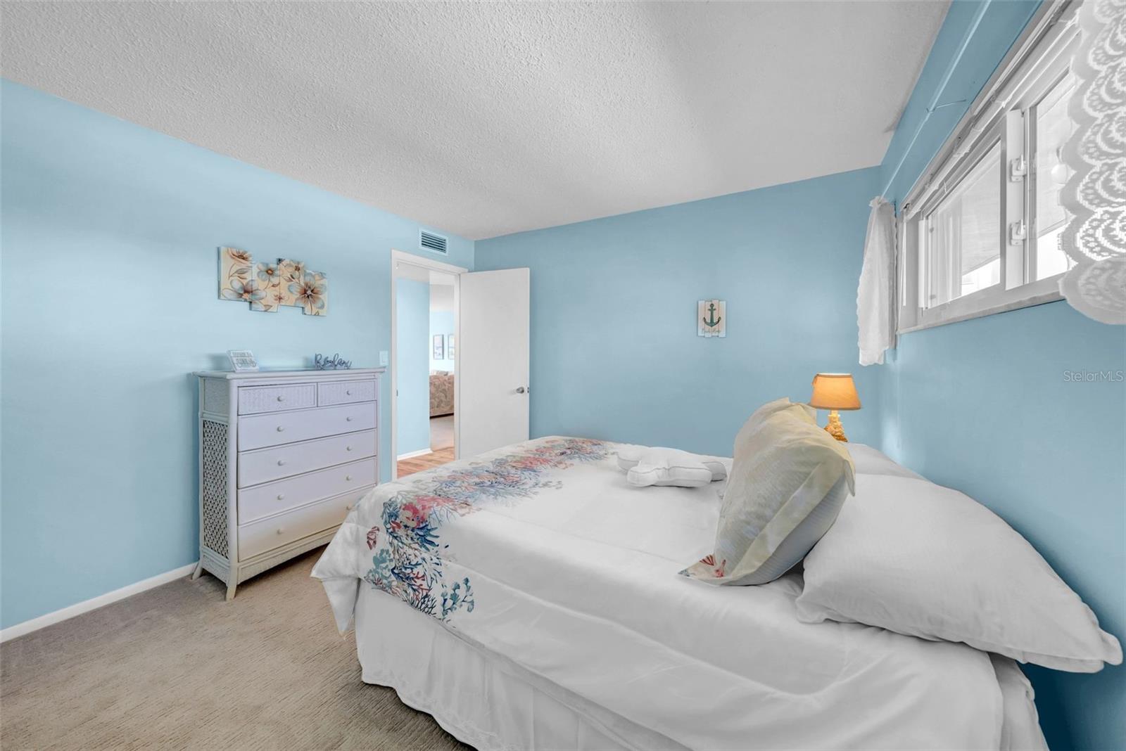 Image 13 of 49 For 4725 Cove Circle 302