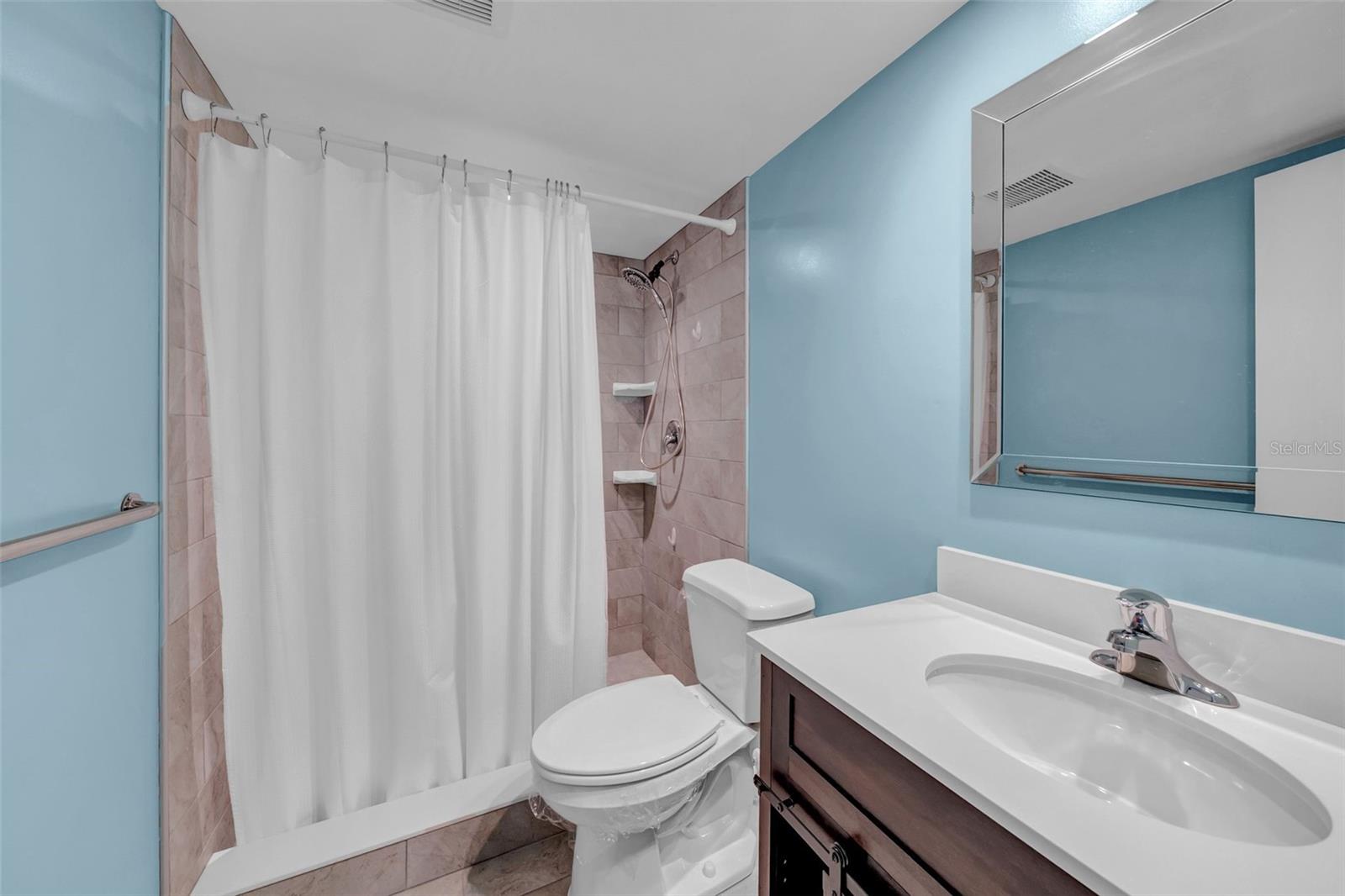 Image 14 of 49 For 4725 Cove Circle 302