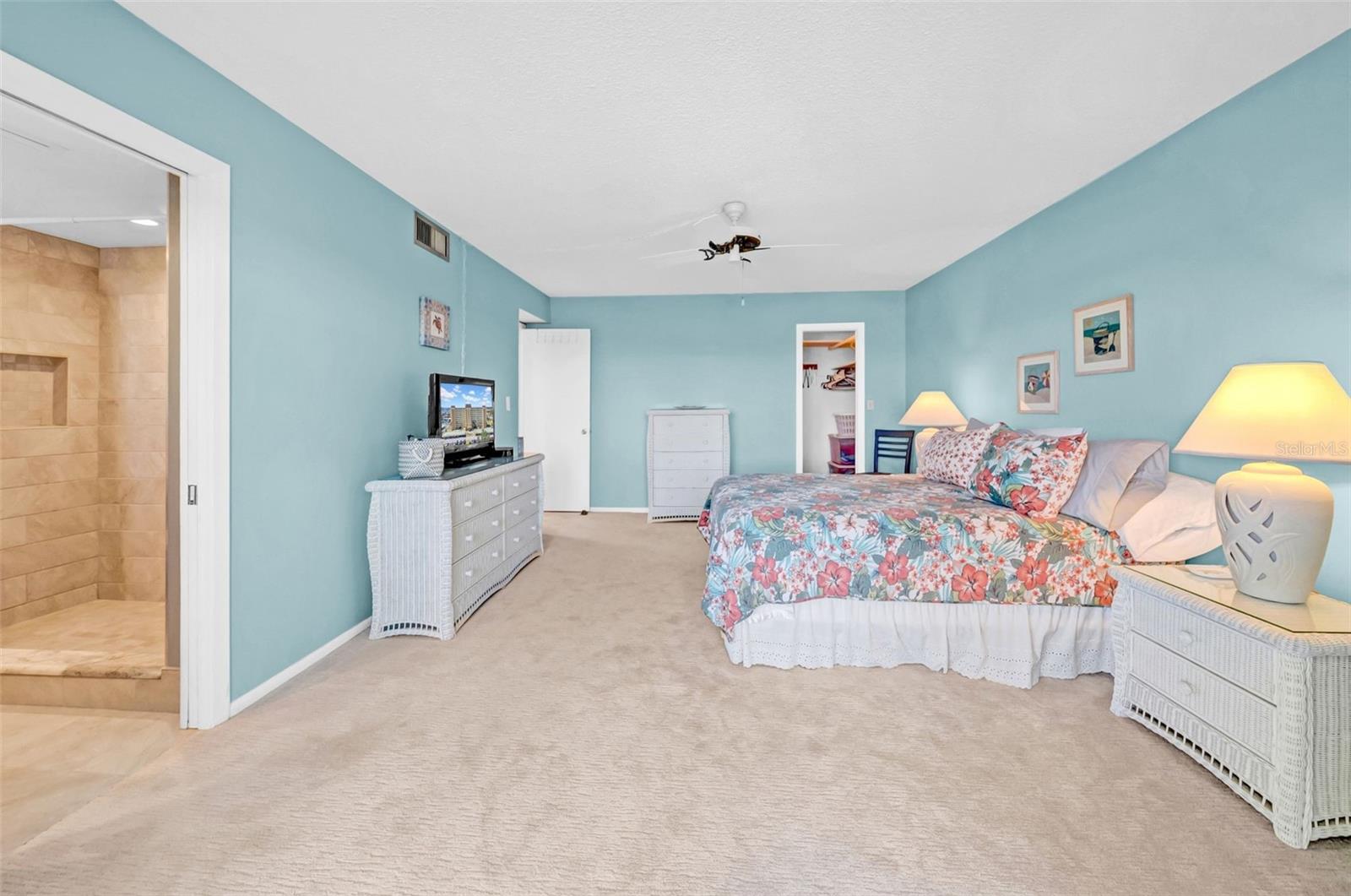 Image 27 of 49 For 4725 Cove Circle 302