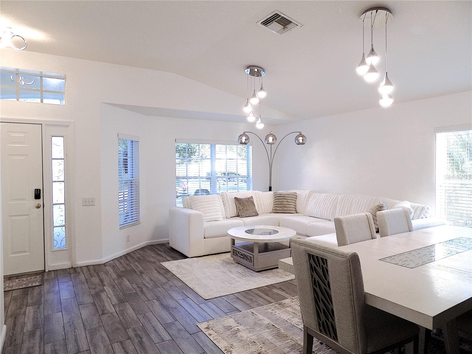Image 4 of 21 For 25417 Lexington Oaks Boulevard