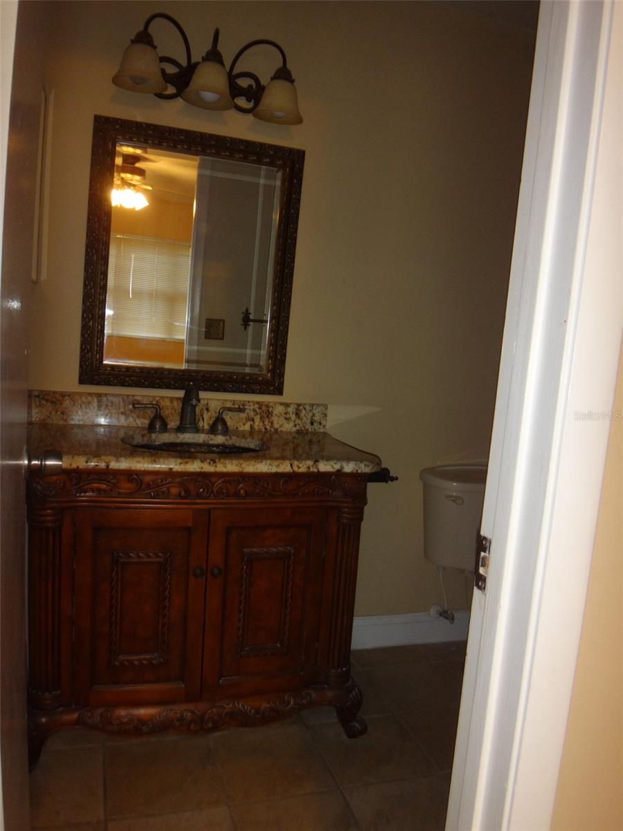 Image 11 of 24 For 665 Oak Harbour Drive 115