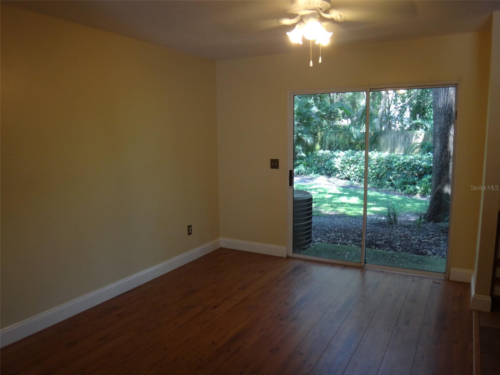 Image 3 of 24 For 665 Oak Harbour Drive 115