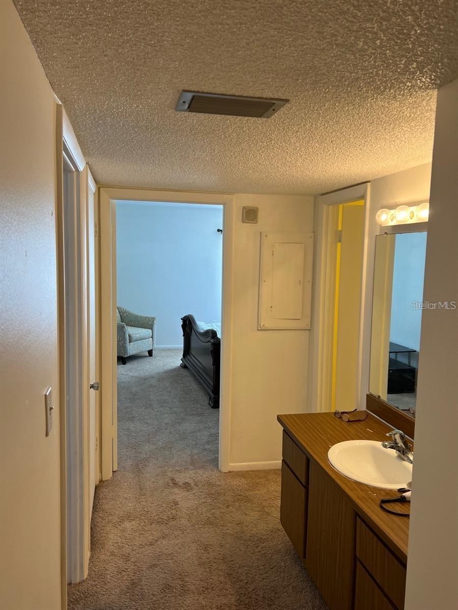 Image 18 of 23 For 450 Gulfview Boulevard 1603