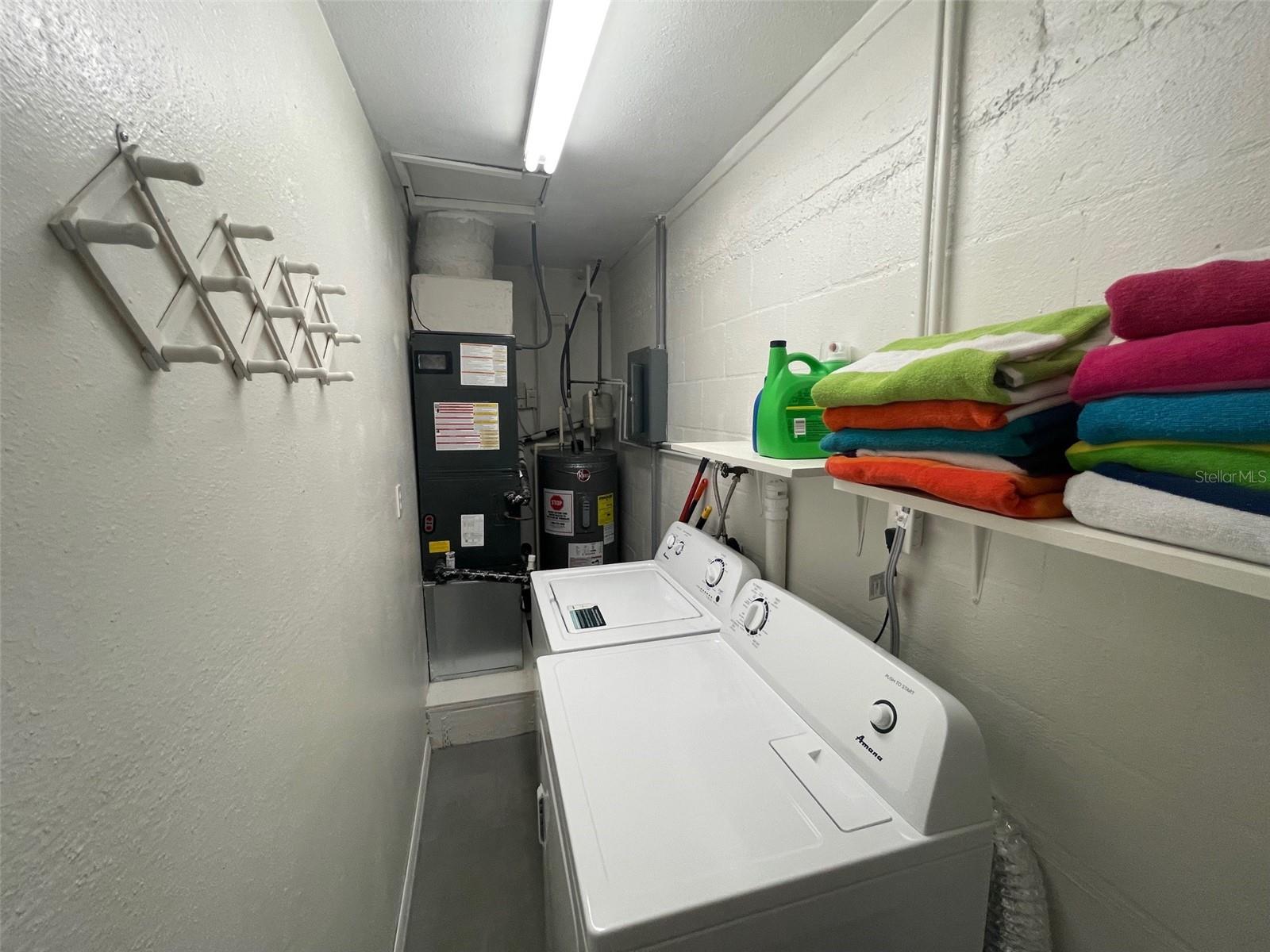 Listing photo id 11 for 4551 Floramar Terrace