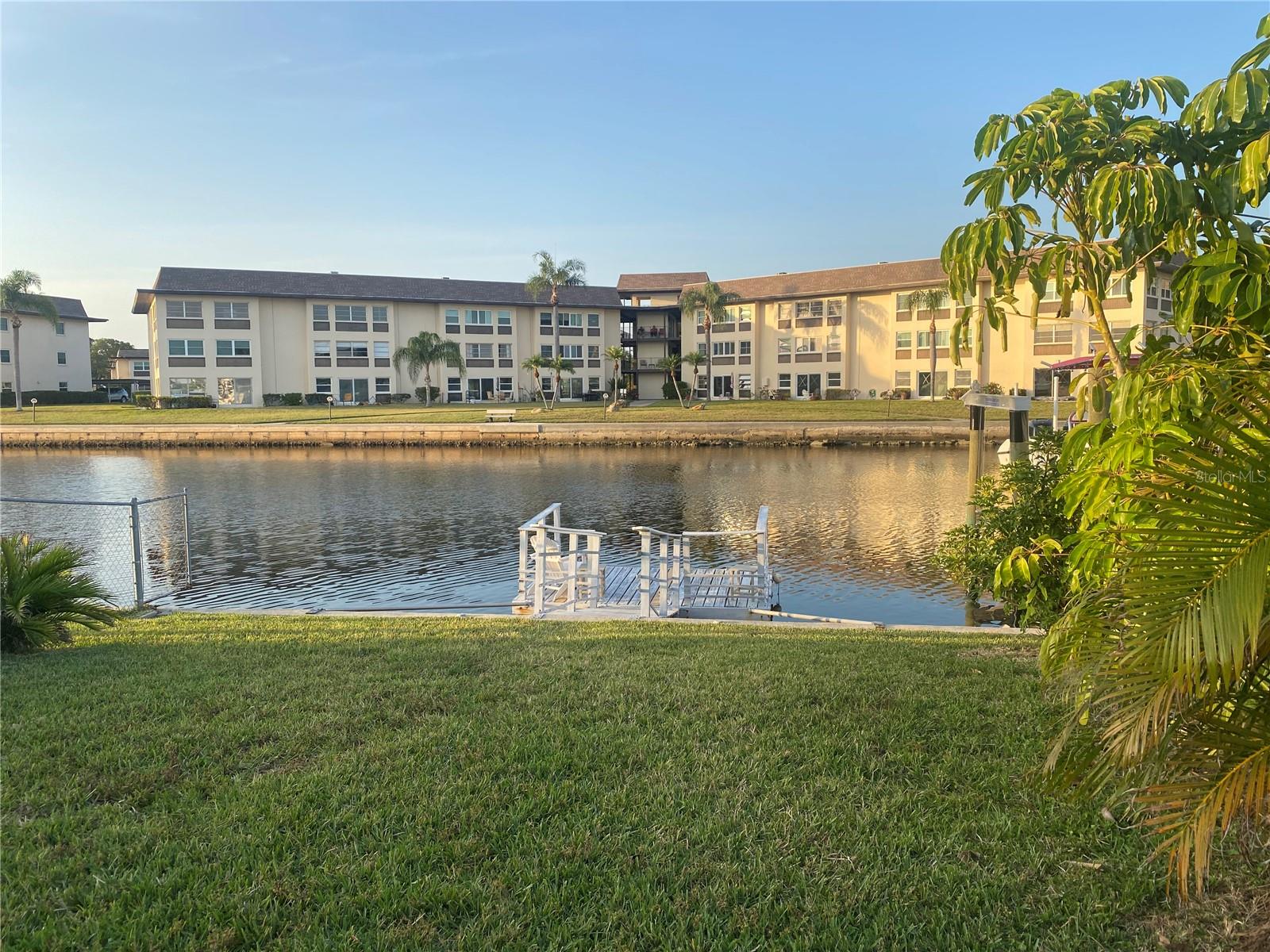 Listing photo id 12 for 4551 Floramar Terrace