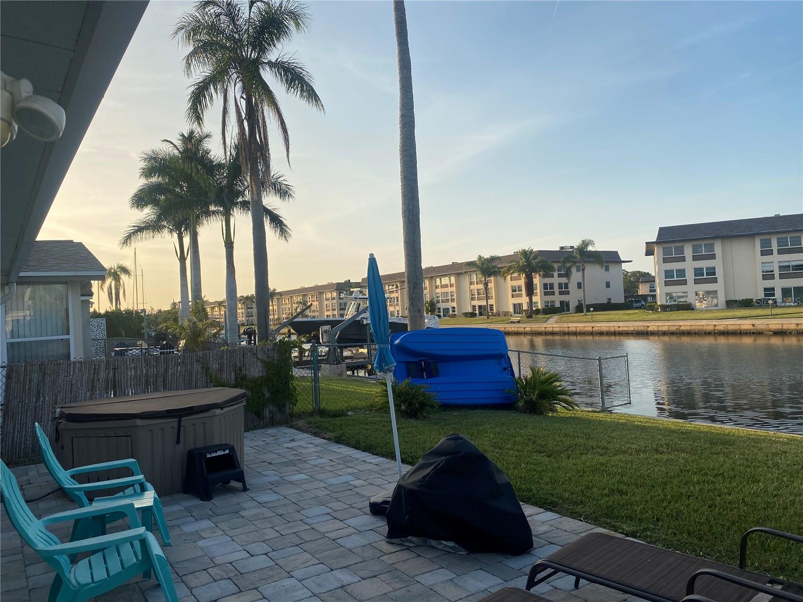 Listing photo id 14 for 4551 Floramar Terrace