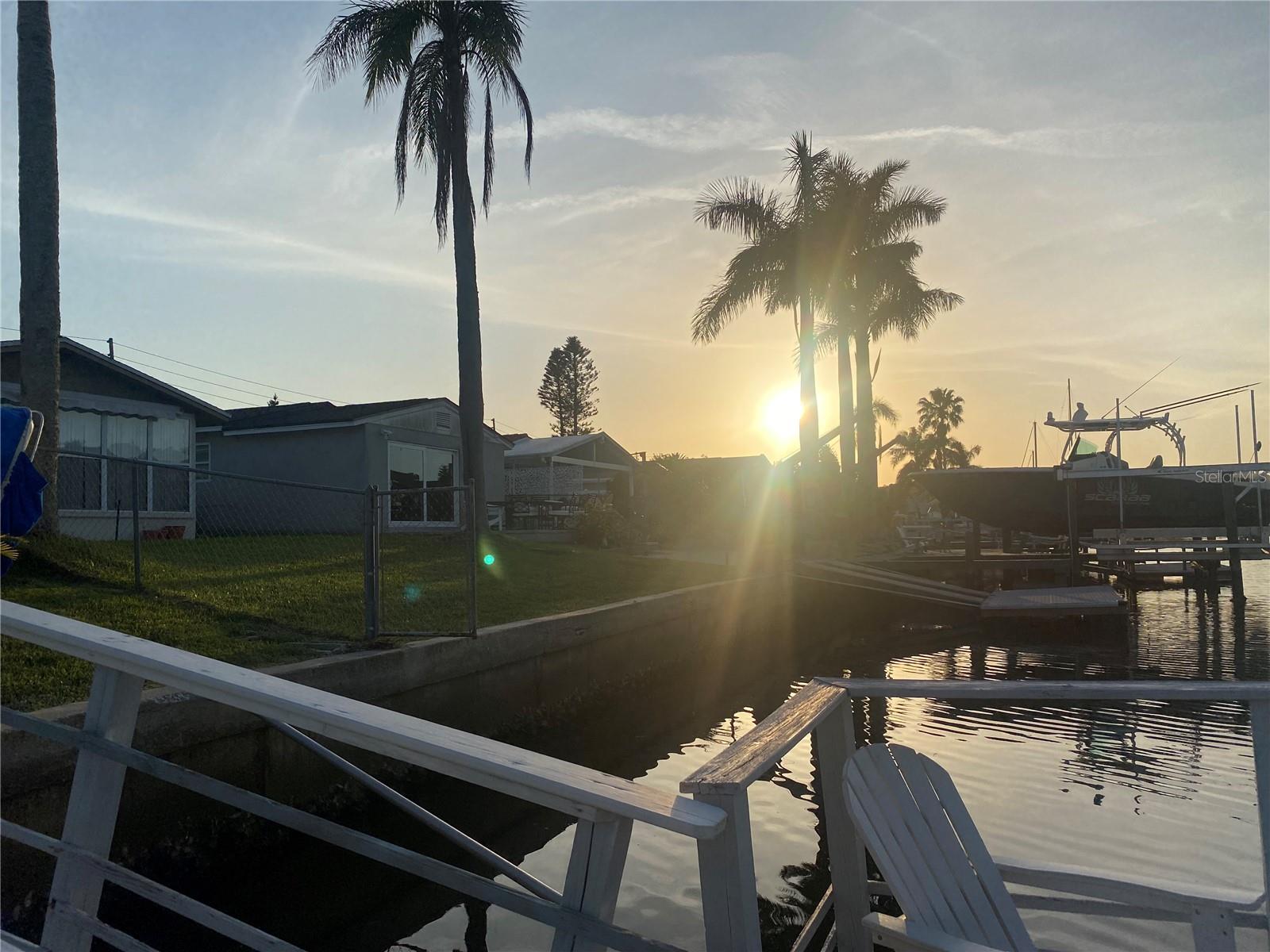 Listing photo id 17 for 4551 Floramar Terrace