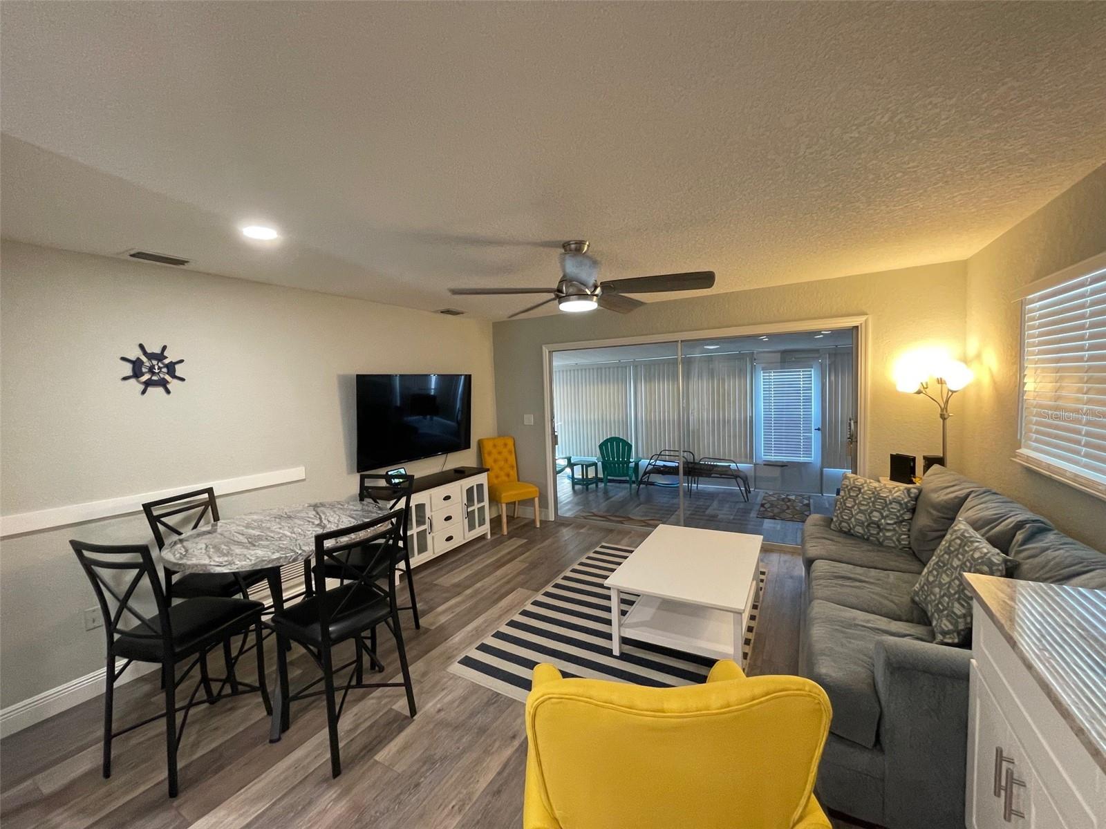 Listing photo id 2 for 4551 Floramar Terrace