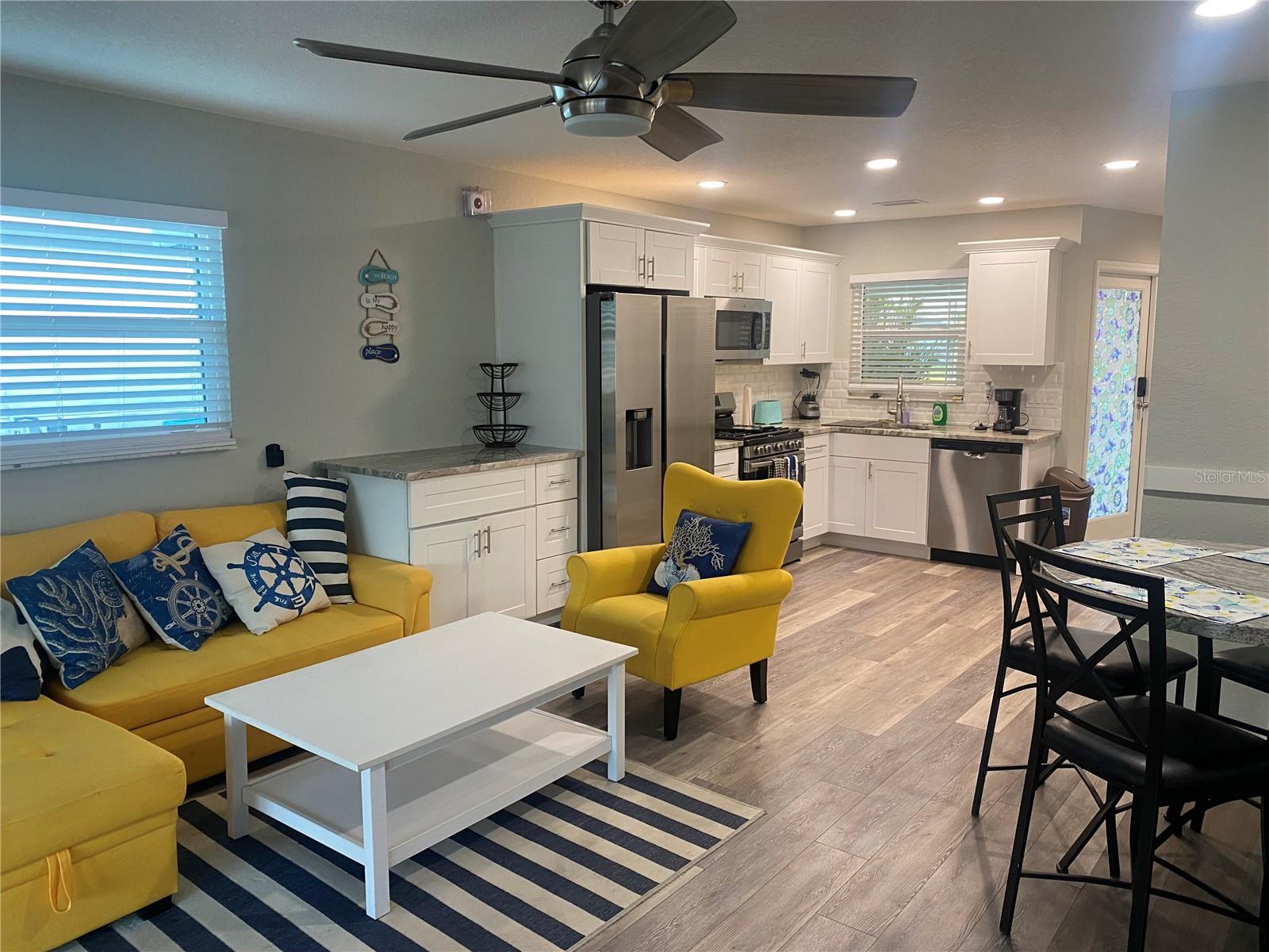 Listing photo id 3 for 4551 Floramar Terrace