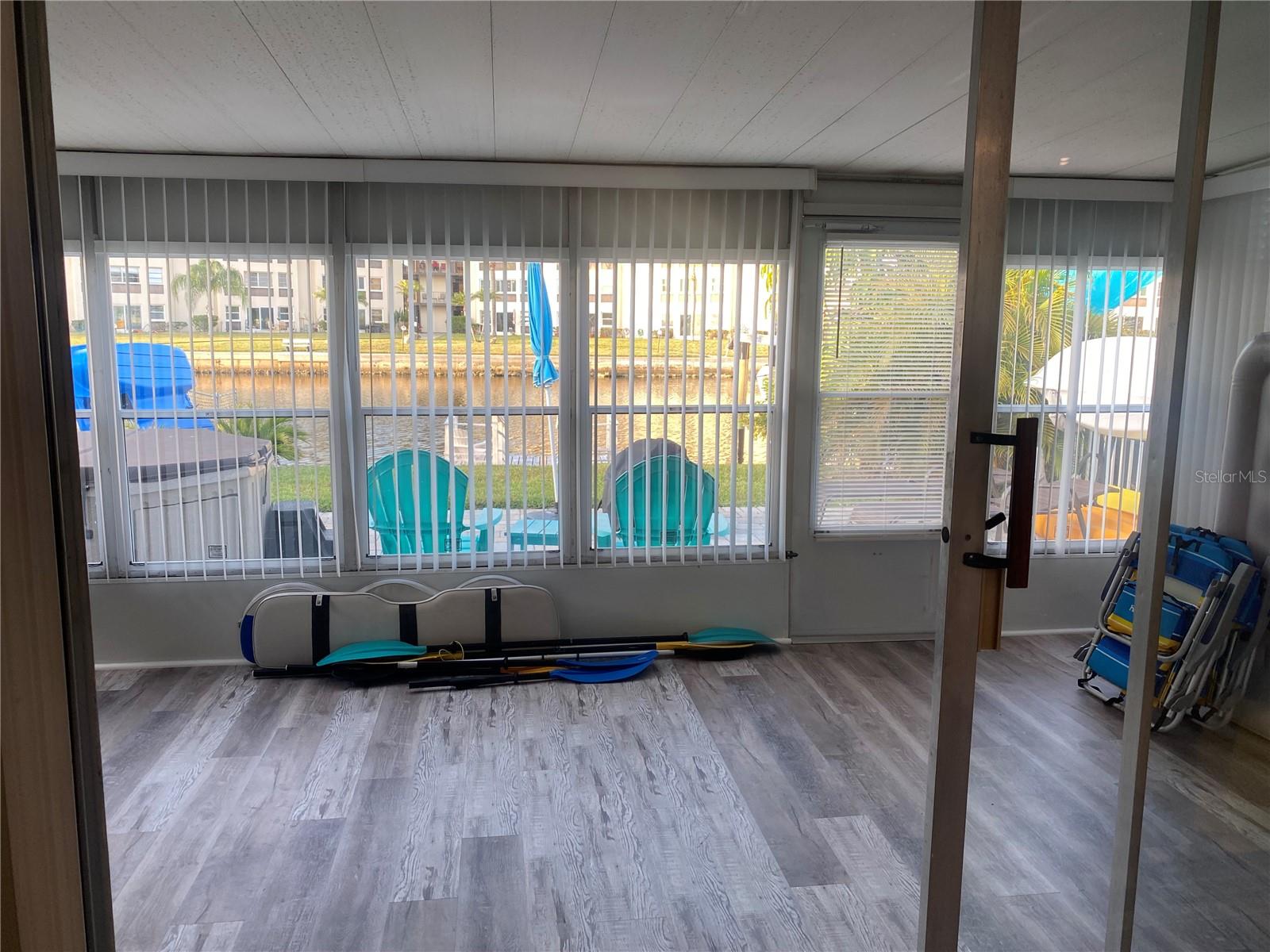 Listing photo id 5 for 4551 Floramar Terrace