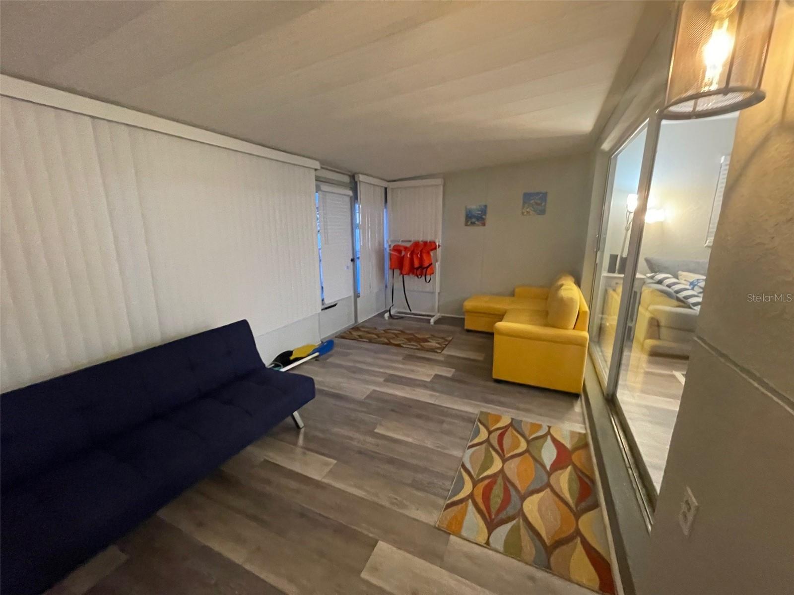 Listing photo id 7 for 4551 Floramar Terrace