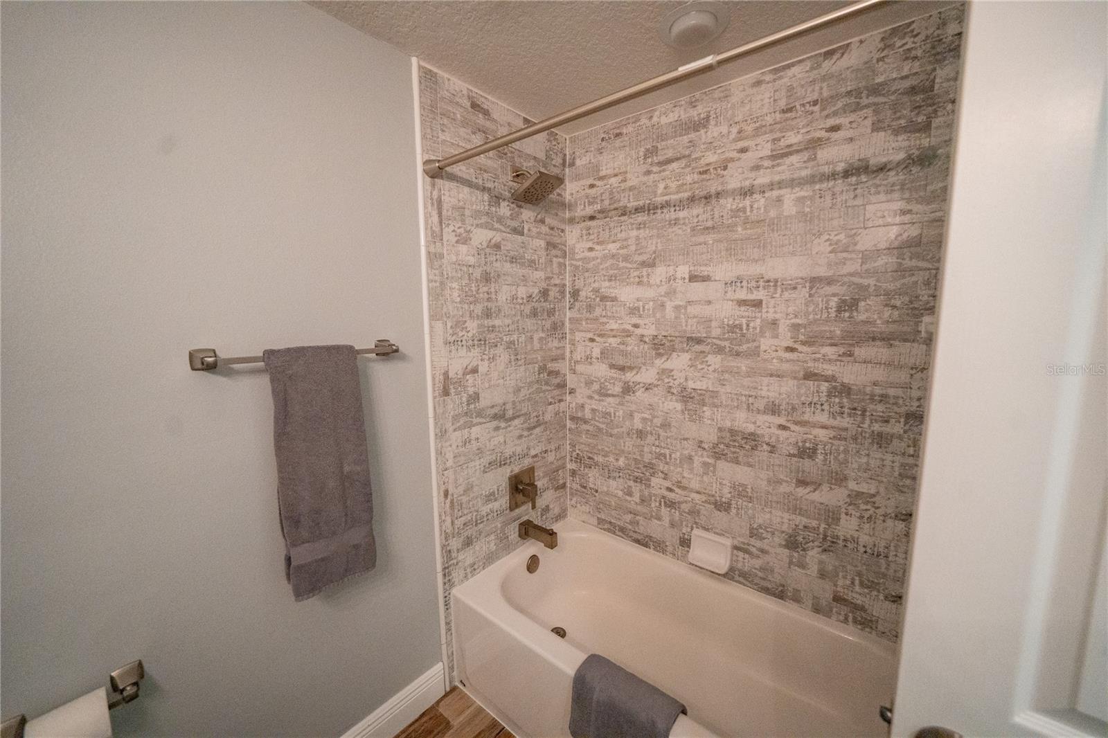 Image 31 of 72 For 490 Silver Moss Lane