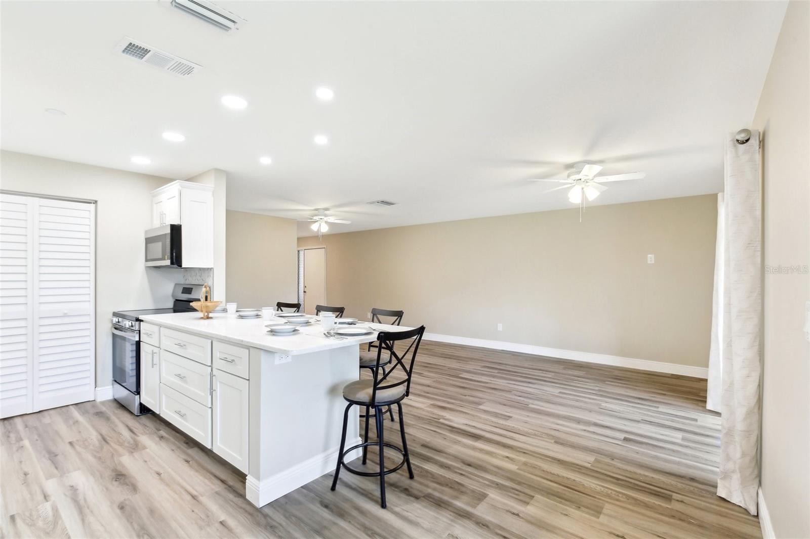 Image 10 of 33 For 1203 16th Circle Se