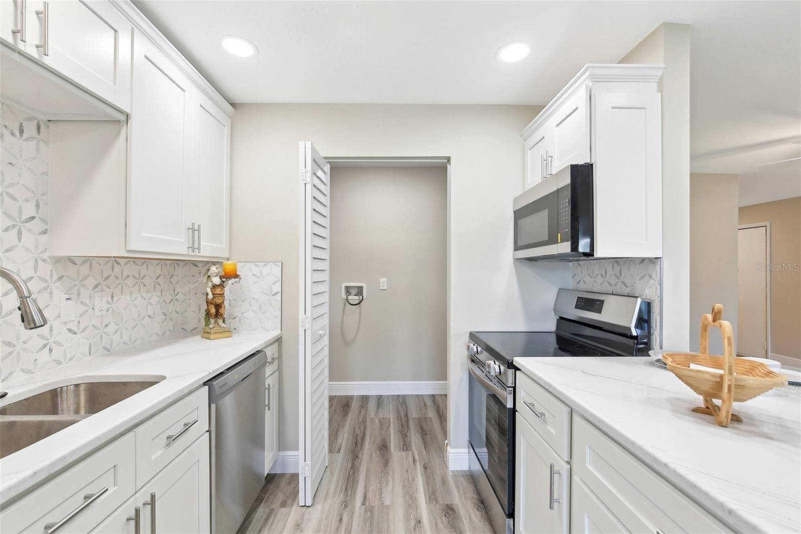 Image 11 of 33 For 1203 16th Circle Se