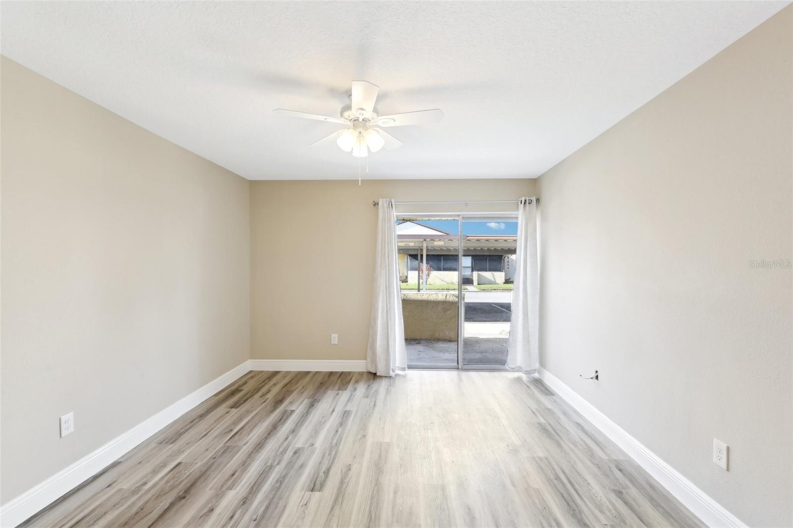 Image 16 of 33 For 1203 16th Circle Se