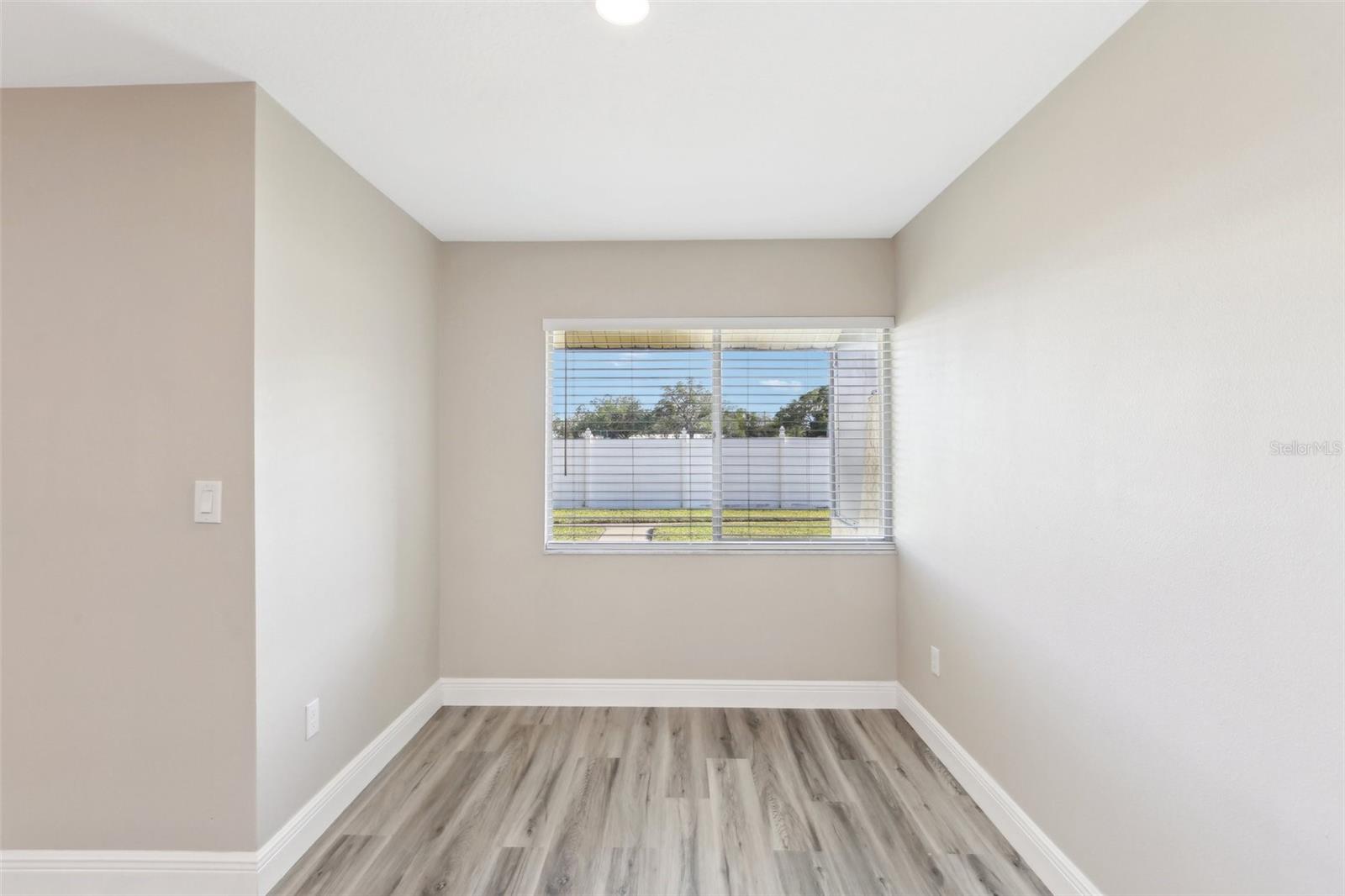 Image 19 of 33 For 1203 16th Circle Se