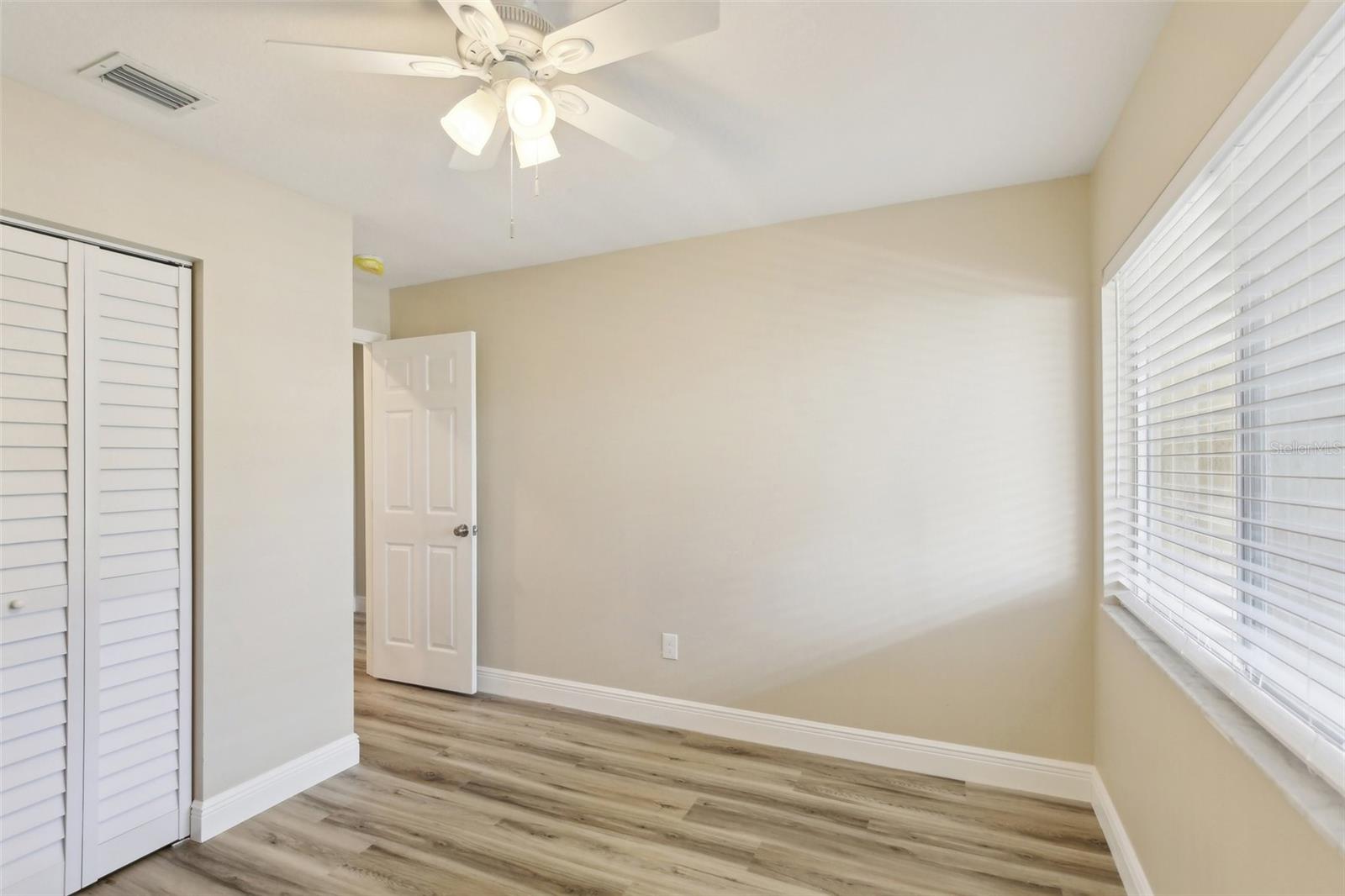 Image 20 of 33 For 1203 16th Circle Se
