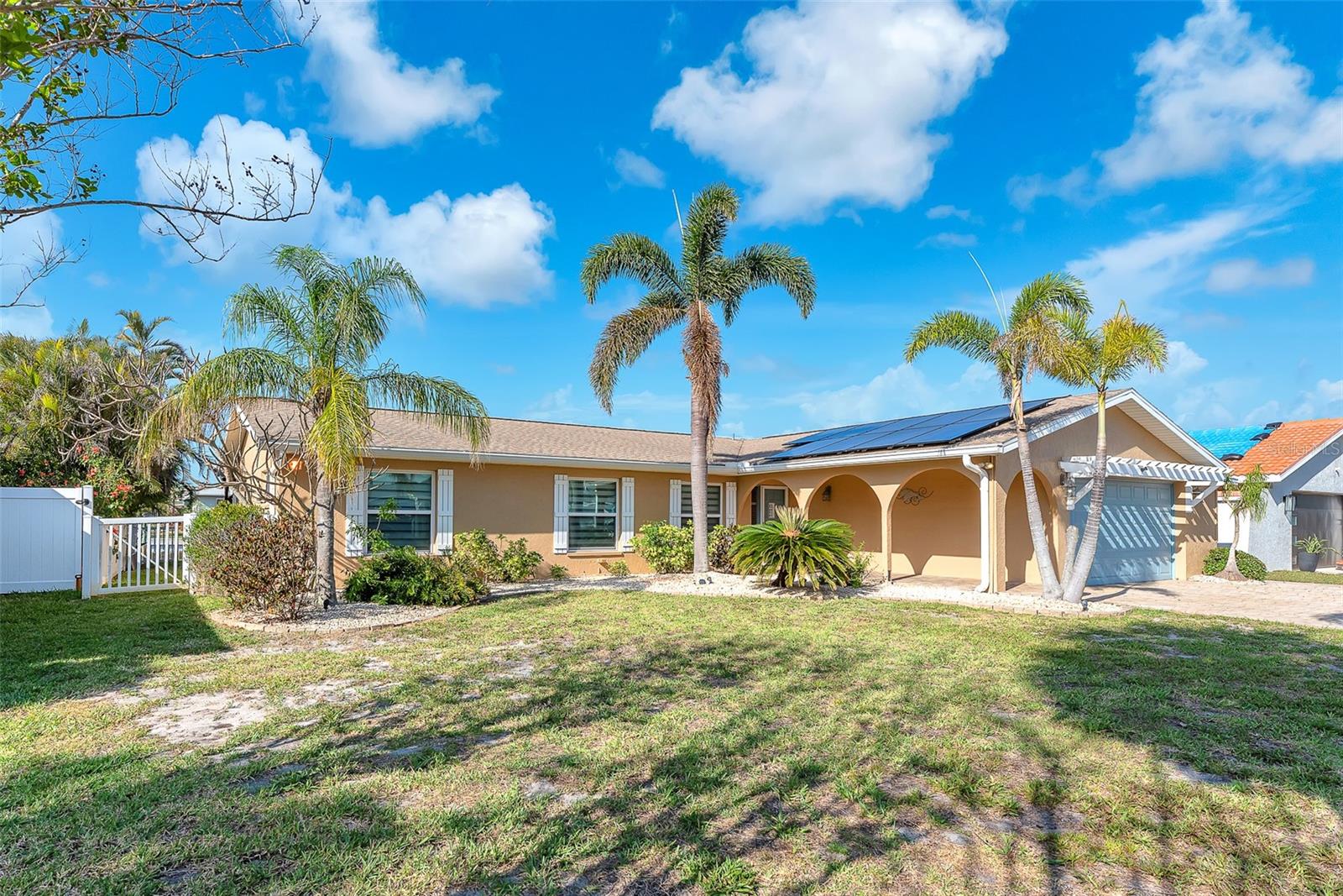Image 2 of 42 For 1012 Spindle Palm Way