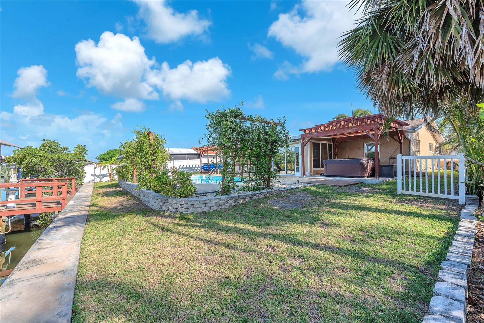 Image 25 of 42 For 1012 Spindle Palm Way