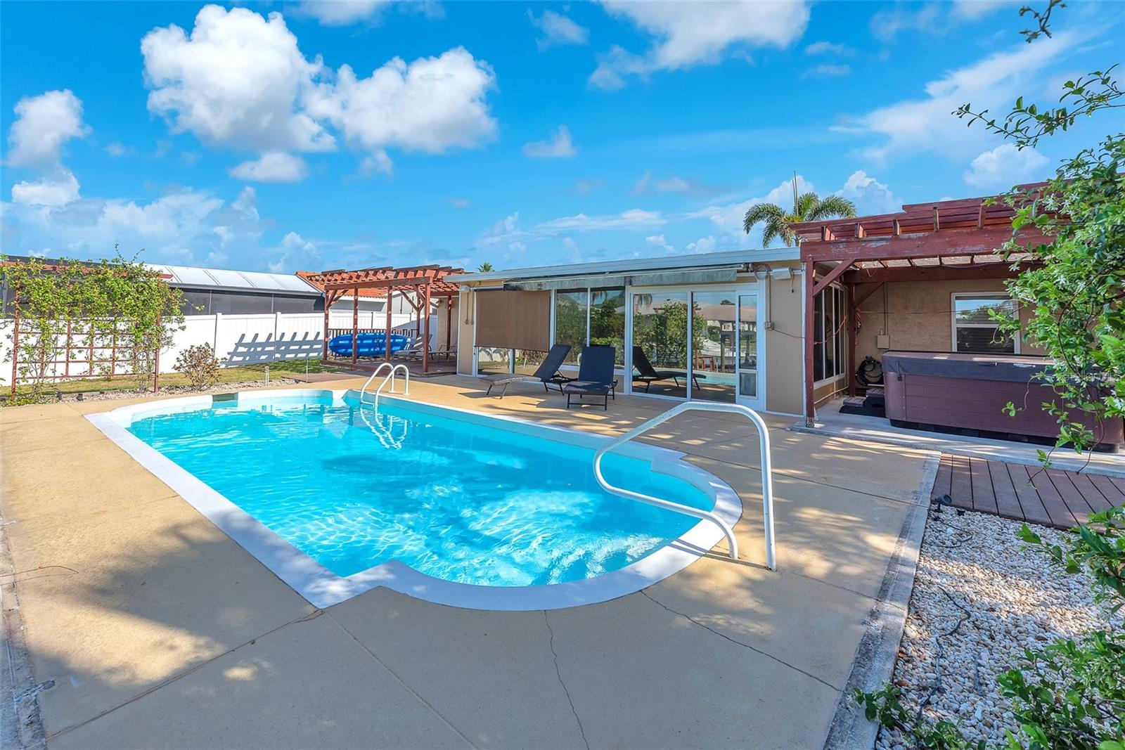 Image 28 of 42 For 1012 Spindle Palm Way