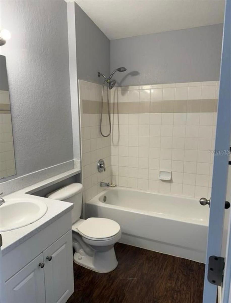 Listing photo id 13 for 5904 Willow Ridge Drive 202