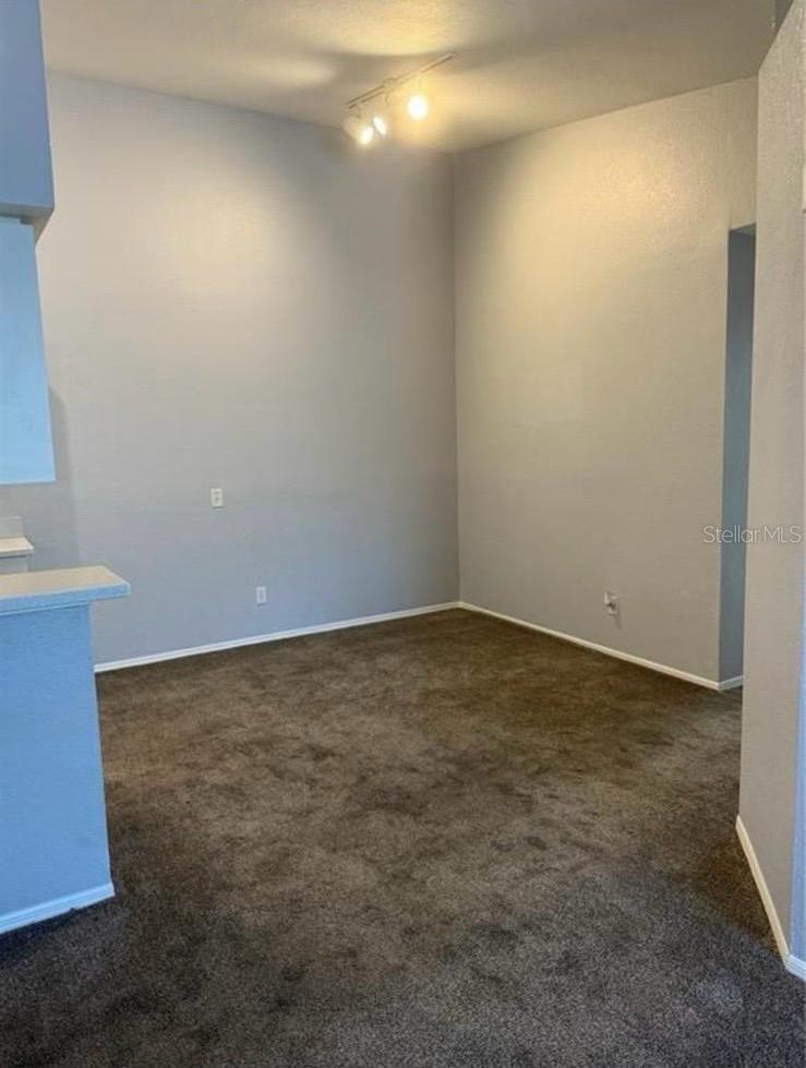 Listing photo id 3 for 5904 Willow Ridge Drive 202