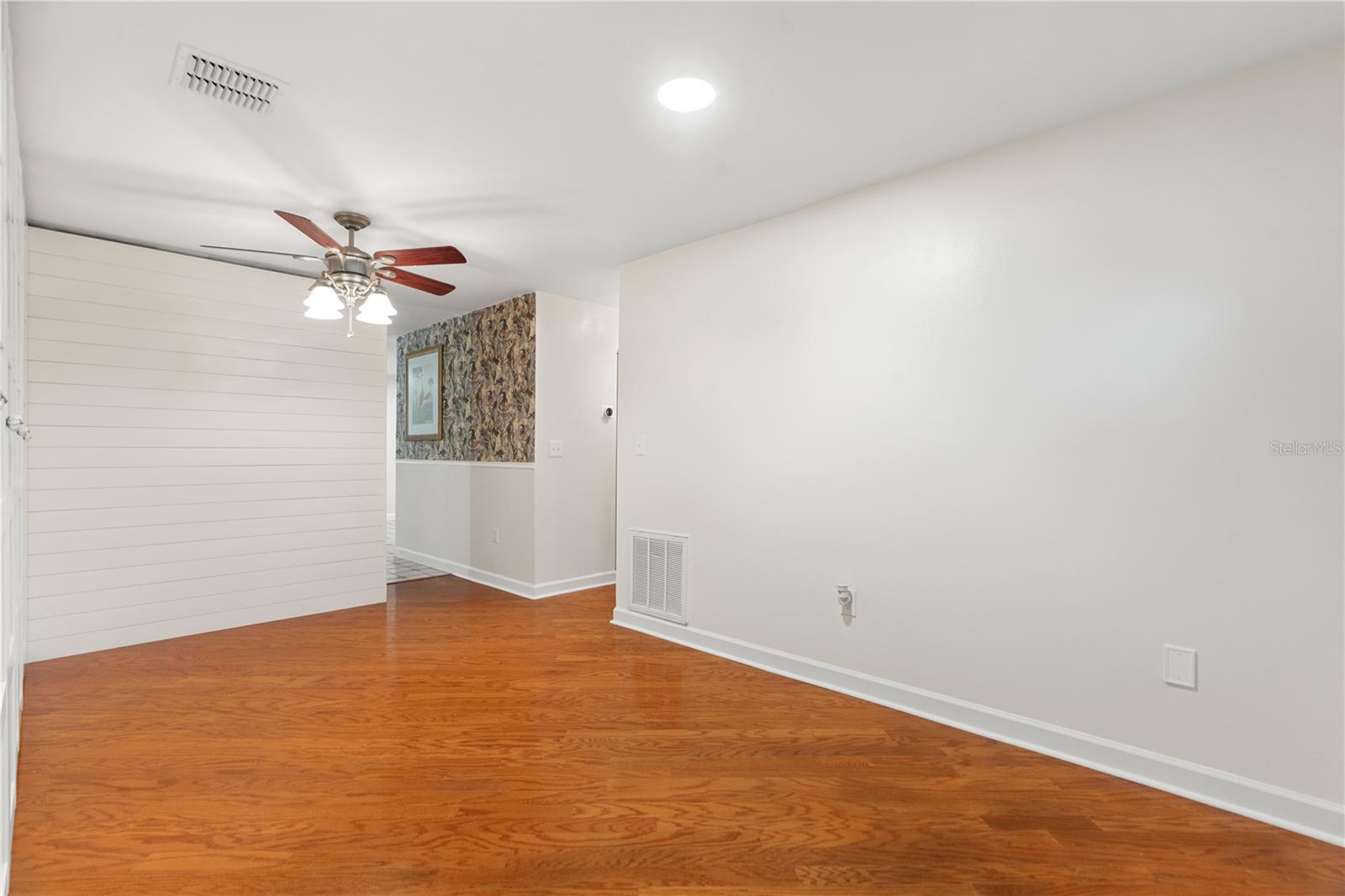 Image 16 of 57 For 1509 Coachlight Way