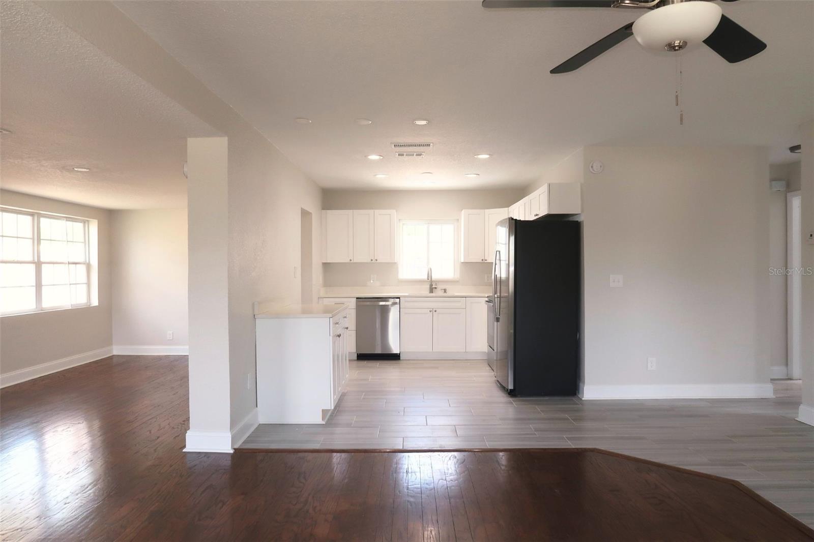 Image 3 of 18 For 5143 Jasmine Circle