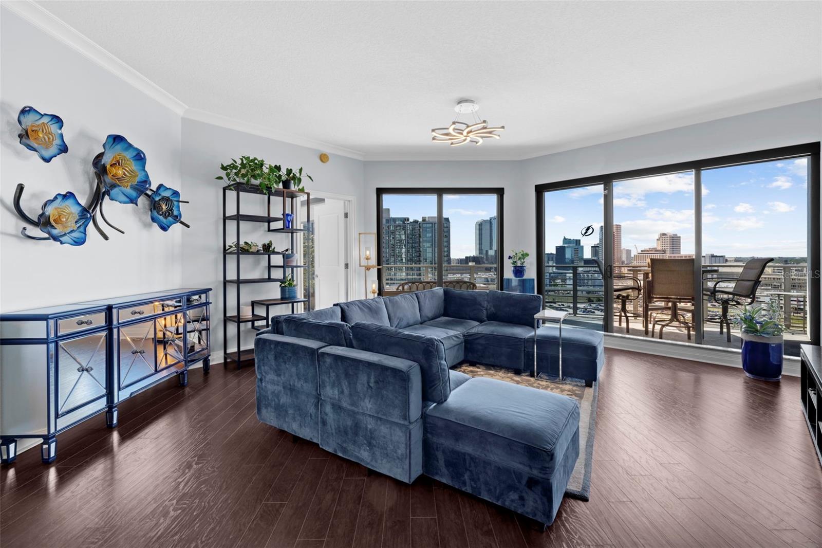 Image 4 of 39 For 1209 Cumberland Avenue 1702
