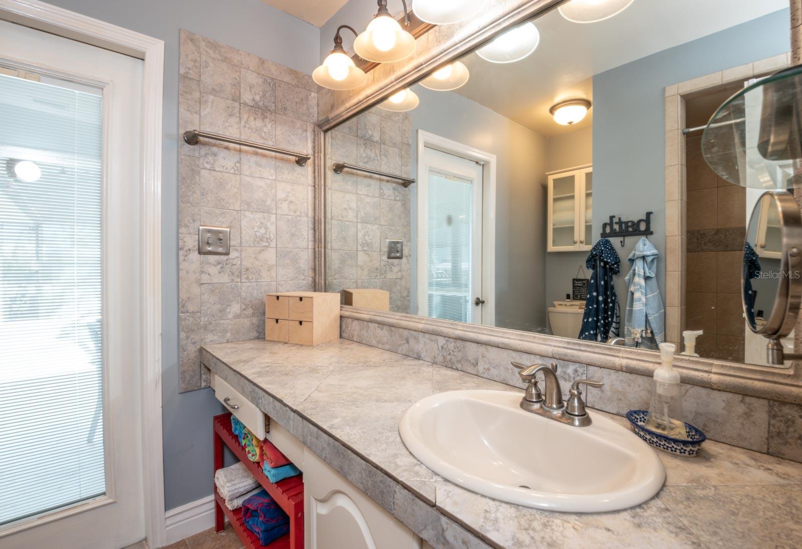 Listing photo id 48 for 6505 Bimini Court