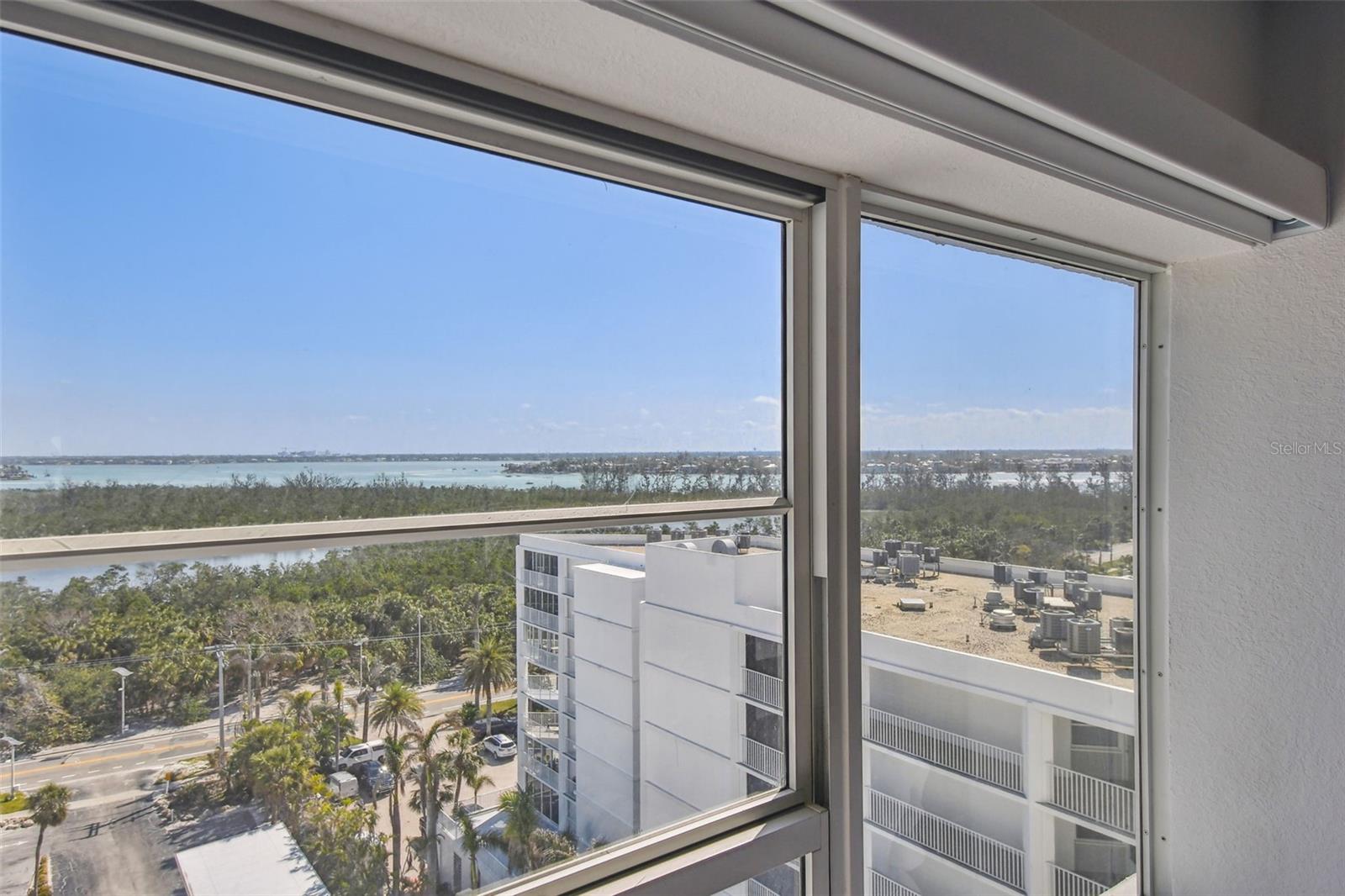 Image 21 of 52 For 1750 Benjamin Franklin Drive 11g