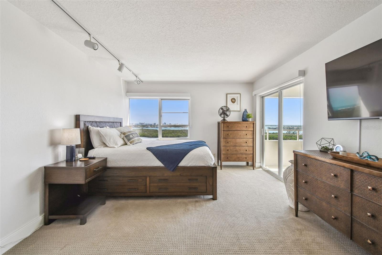 Image 7 of 52 For 1750 Benjamin Franklin Drive 11g