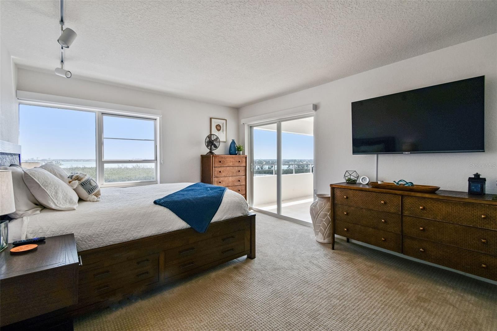 Image 8 of 52 For 1750 Benjamin Franklin Drive 11g