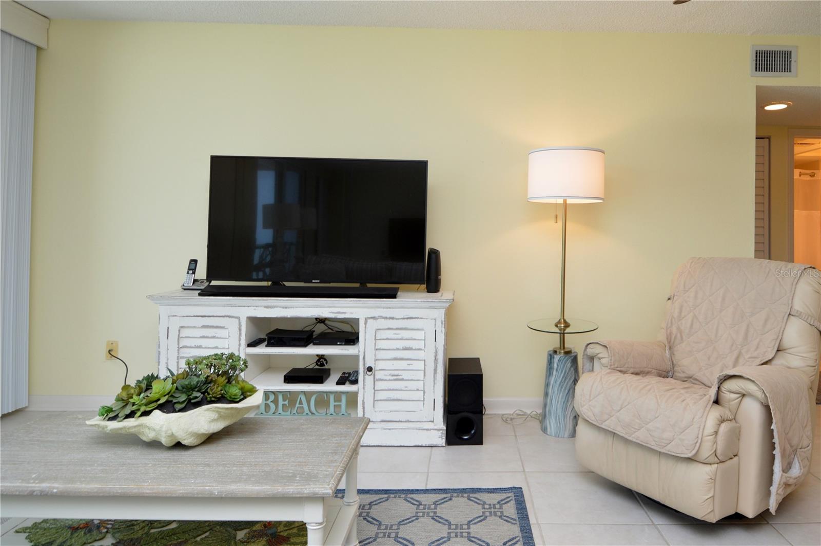 Image 32 of 77 For 18650 Gulf Boulevard 305