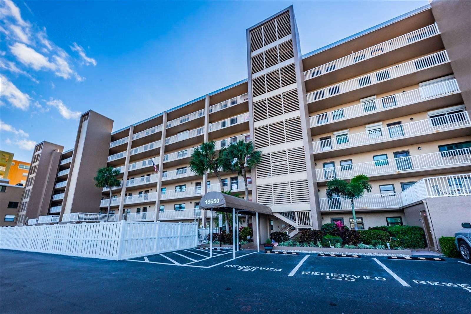 Image 4 of 77 For 18650 Gulf Boulevard 305