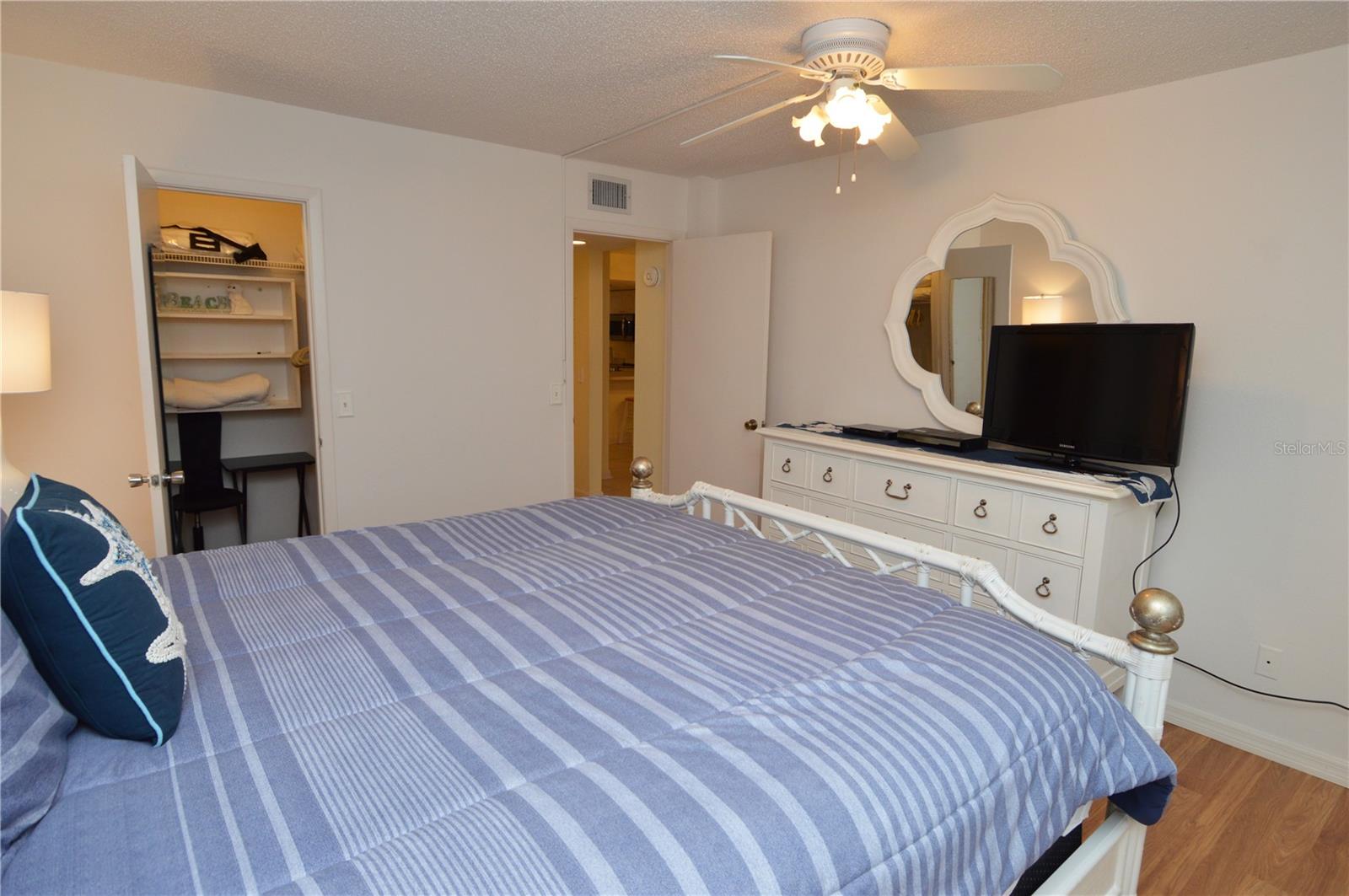 Image 41 of 77 For 18650 Gulf Boulevard 305