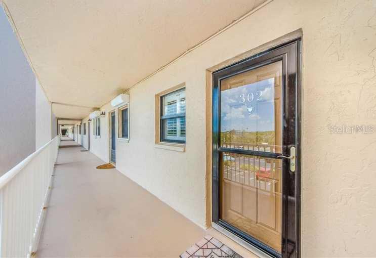 Image 5 of 77 For 18650 Gulf Boulevard 305